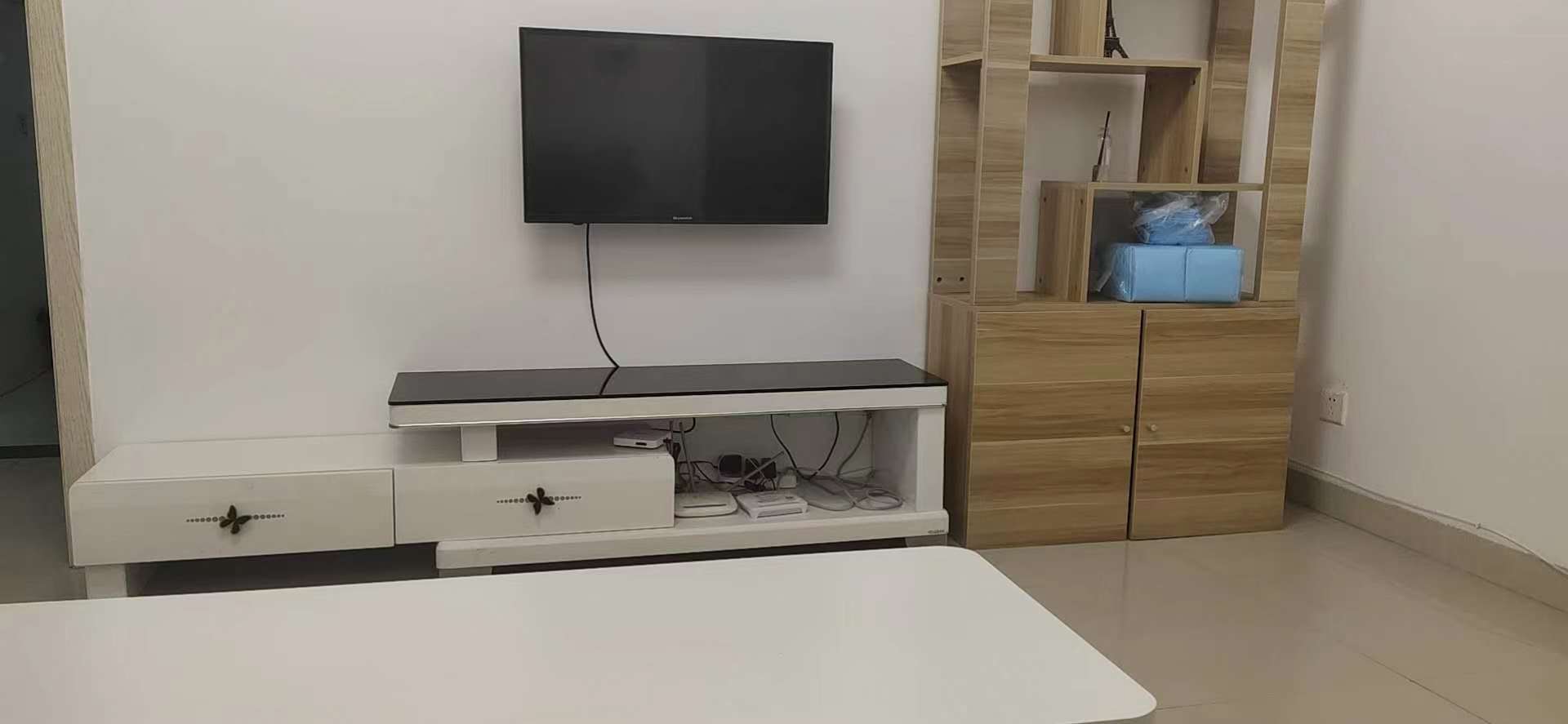 上城世家  1室2厅1卫    1400.0元/月室内图