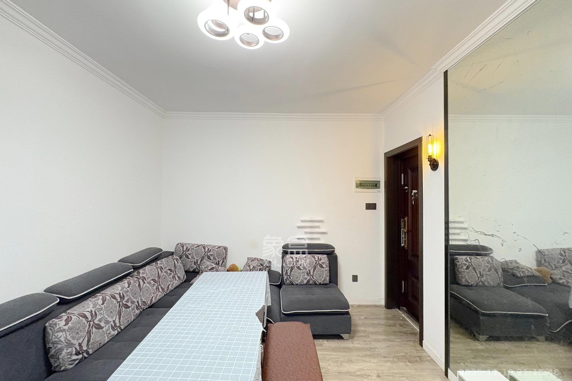 园中园 3室1厅1卫 100.0万 园中园 3室1厅1卫 100.0万客厅