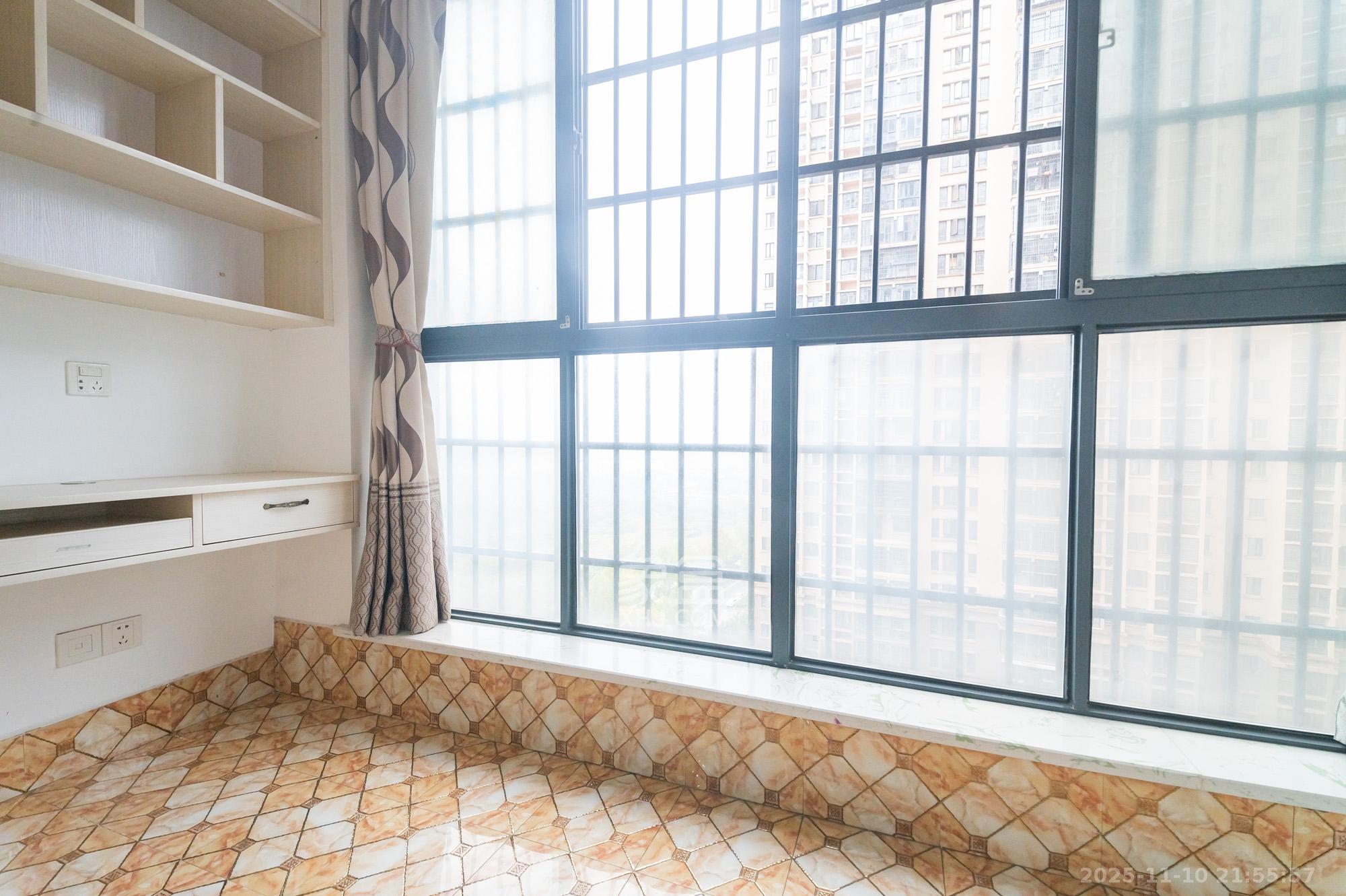 深业睿城 2室1厅1卫 59.8万 深业睿城 2室1厅1卫 59.8万阳台