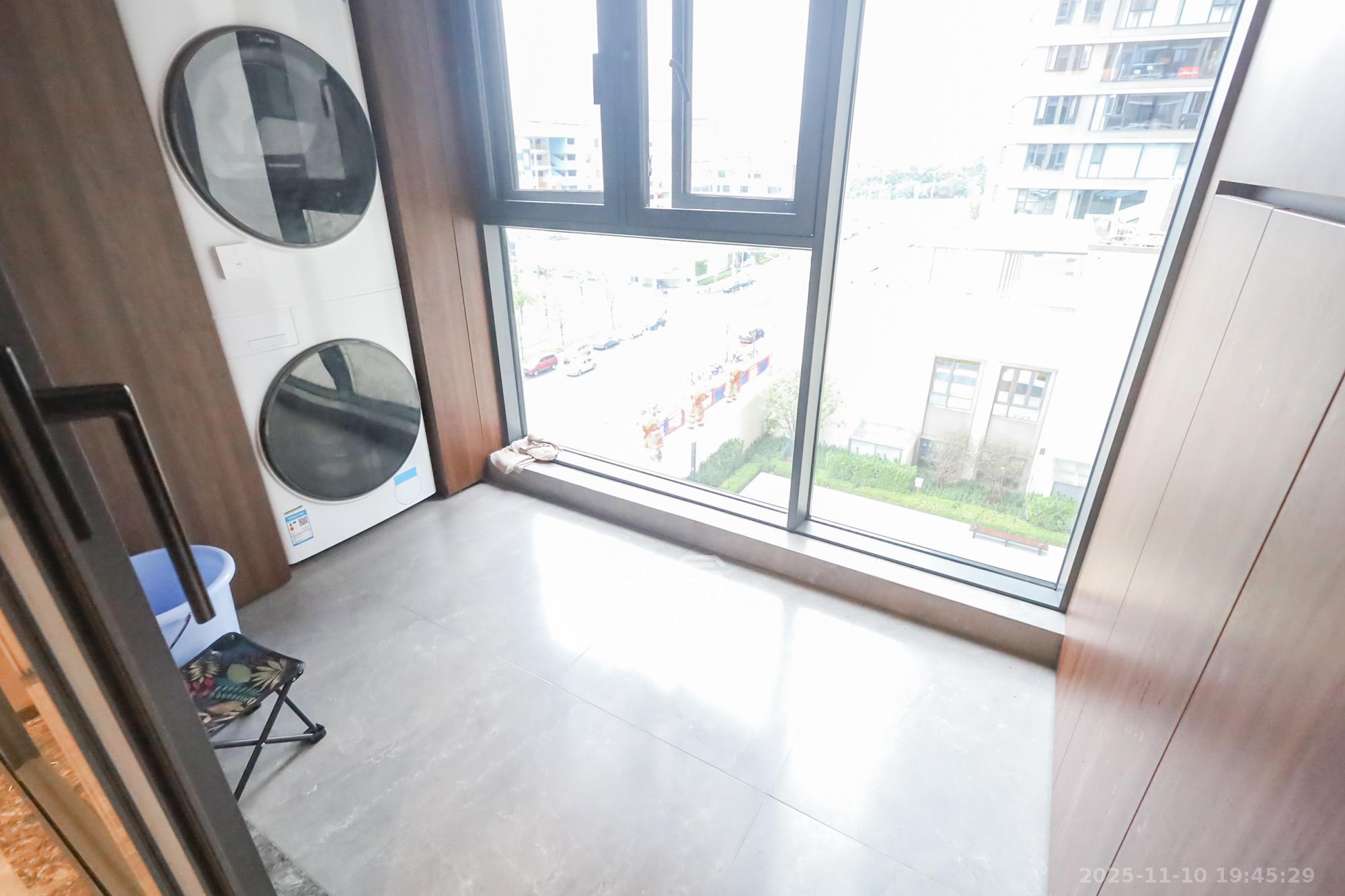 长沙悦府（华润万象城）  3室2厅3卫    420.0万阳台