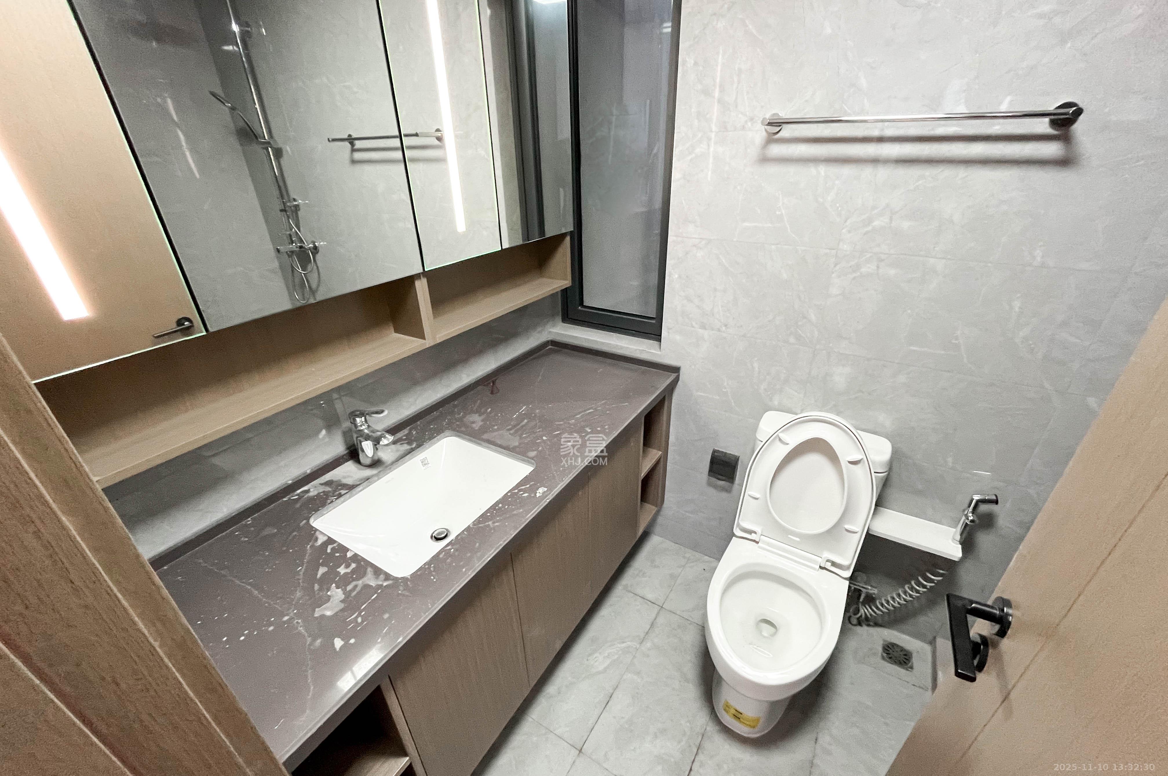 金地峯范 4室2厅2卫 259.0万 金地峯范 4室2厅2卫 259.0万卫生间