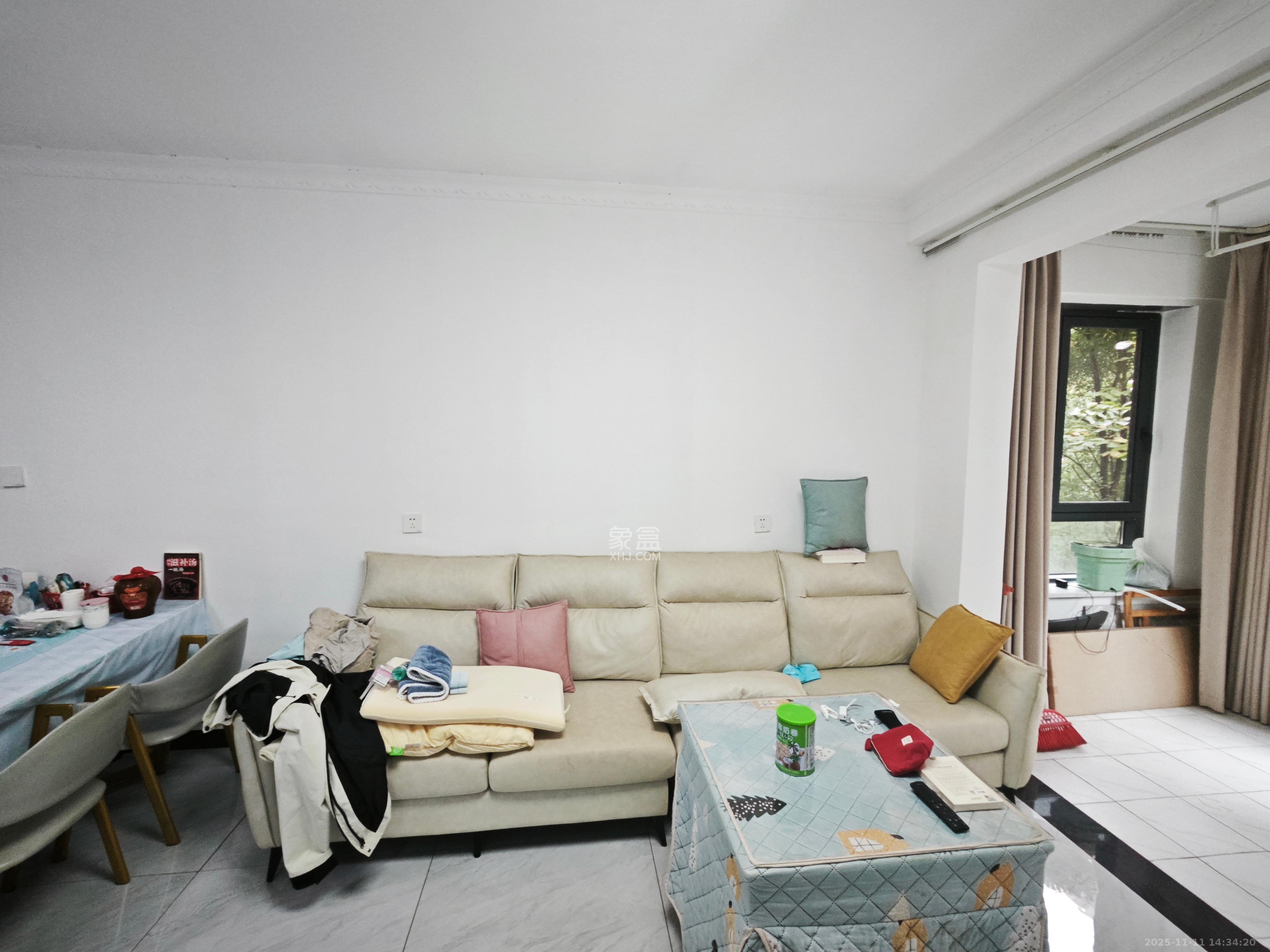 长房云时代 3室2厅1卫 1900.0元/月 长房云时代 3室2厅1卫 1900.0元/月室内图