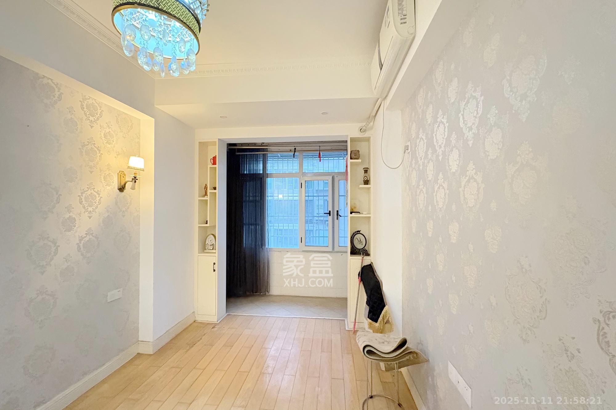 京电花园 5室2厅2卫 240.0万 京电花园 5室2厅2卫 240.0万其他