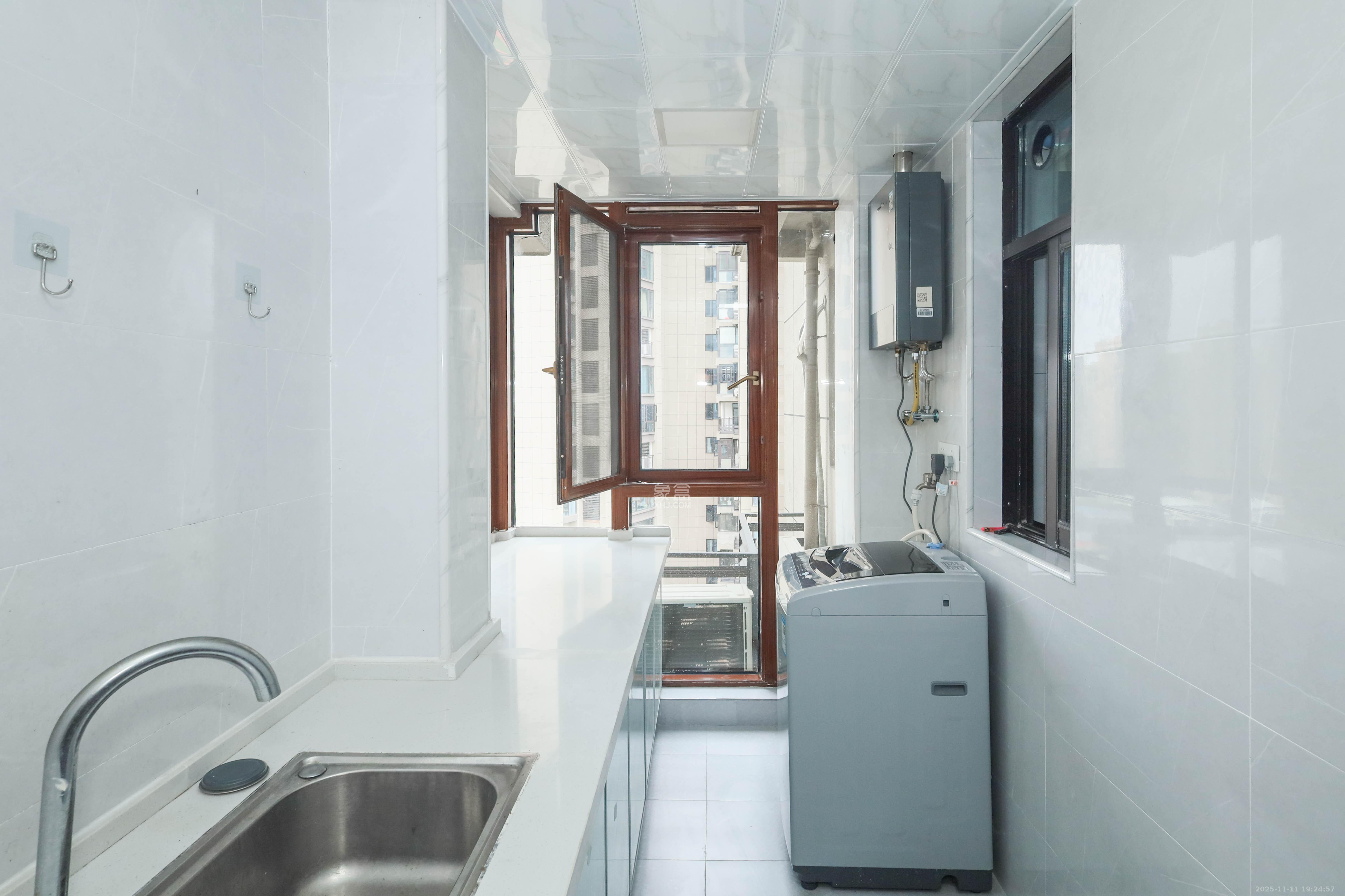 中国铁建梅溪青秀三期  4室2厅2卫    175.0万厨房