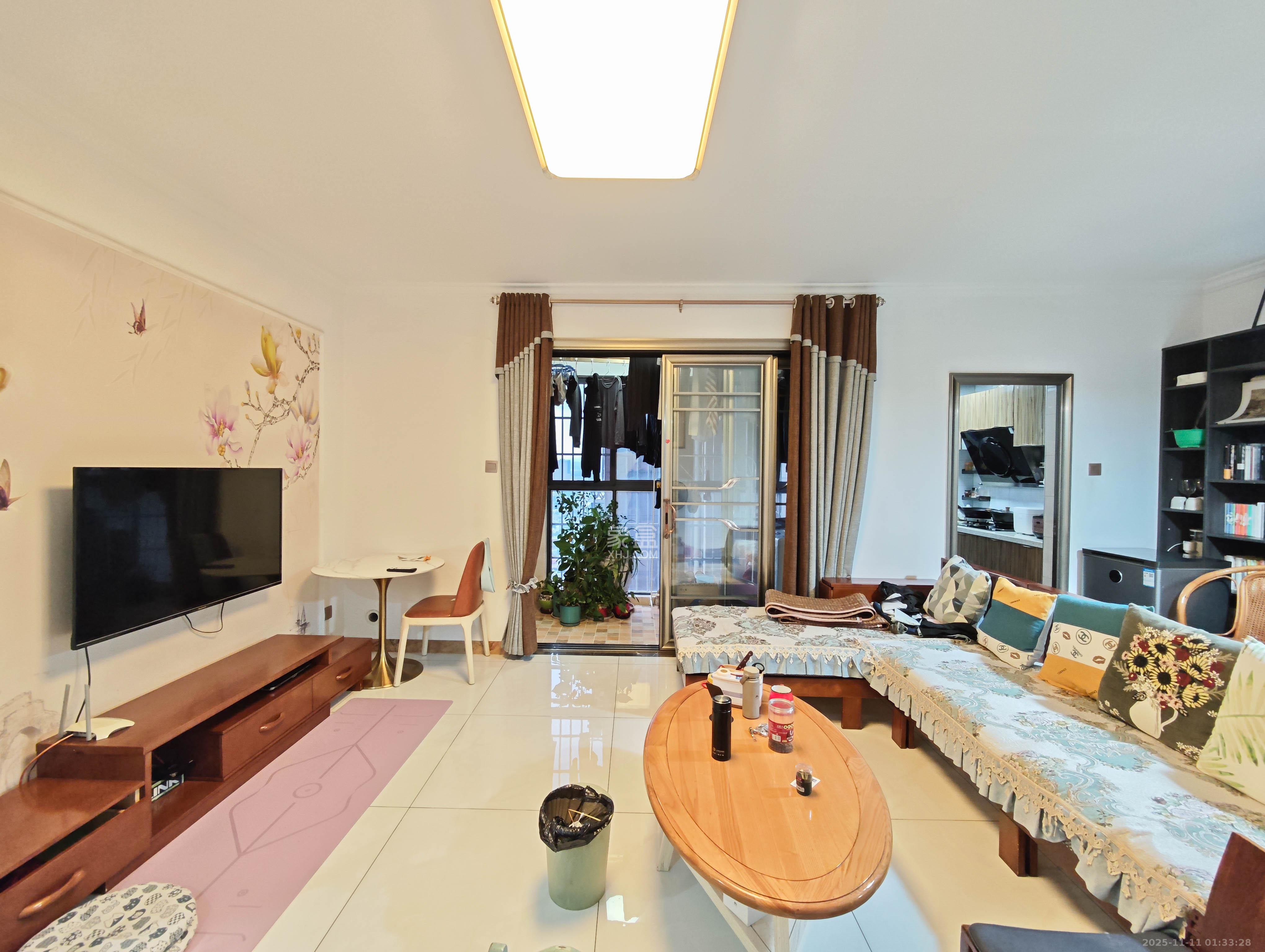 南庭城果  3室2厅2卫    76.8万客厅