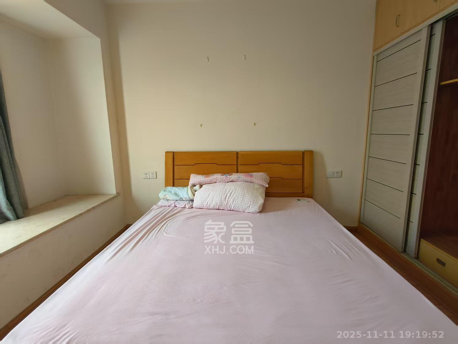 华润凤凰城二期  3室2厅1卫    1800.0元/月室内图