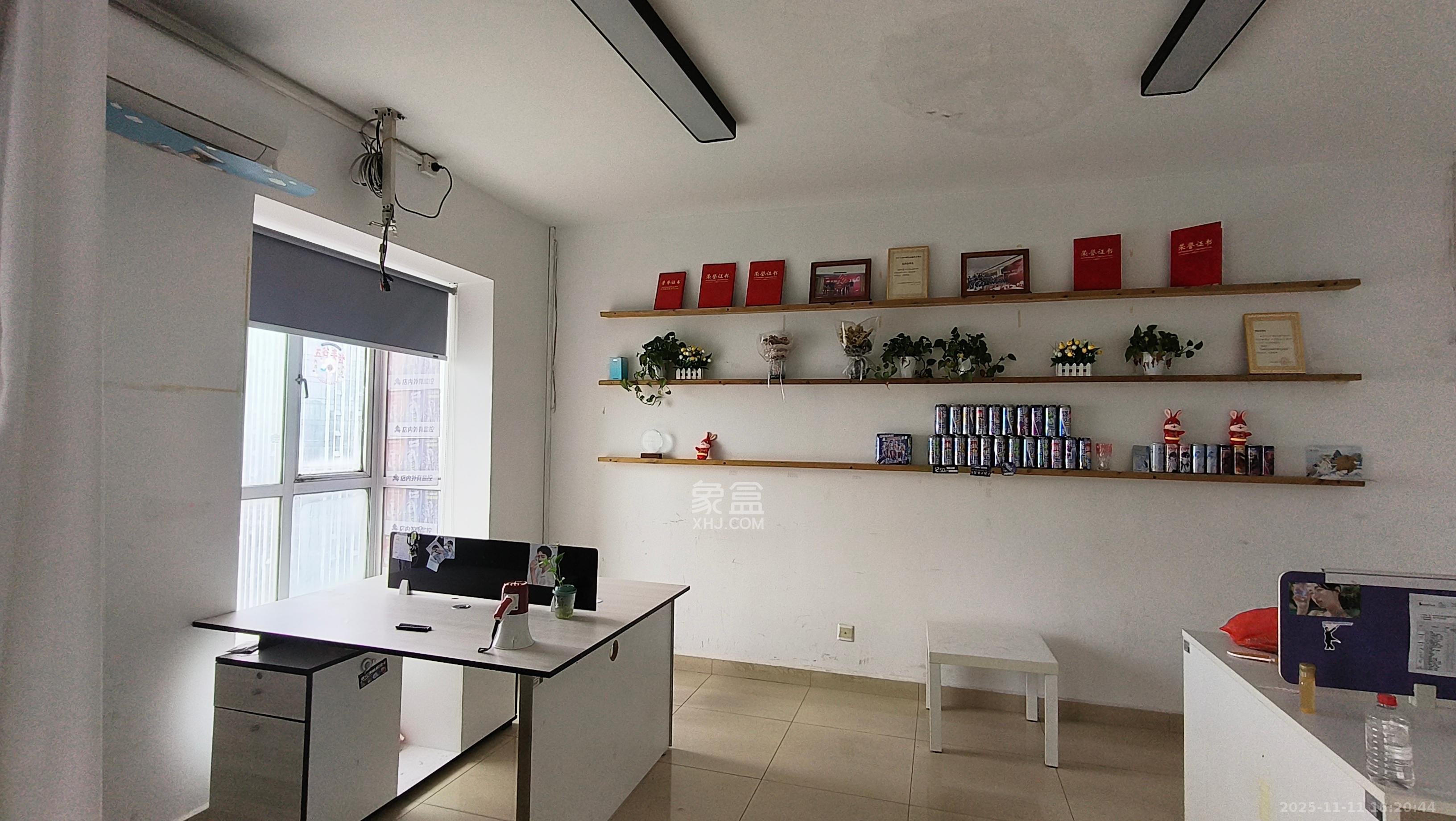 左岸右岸 5室2厅1卫 4500.0元/月 左岸右岸 5室2厅1卫 4500.0元/月室内图