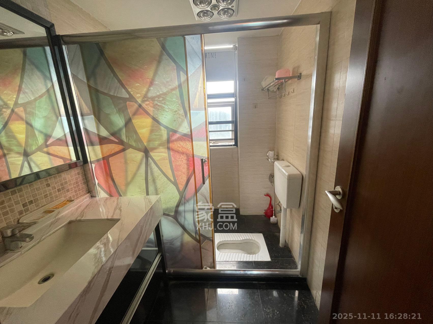 藏珑湖上国际花园  4室2厅2卫    5800.0元/月室内图