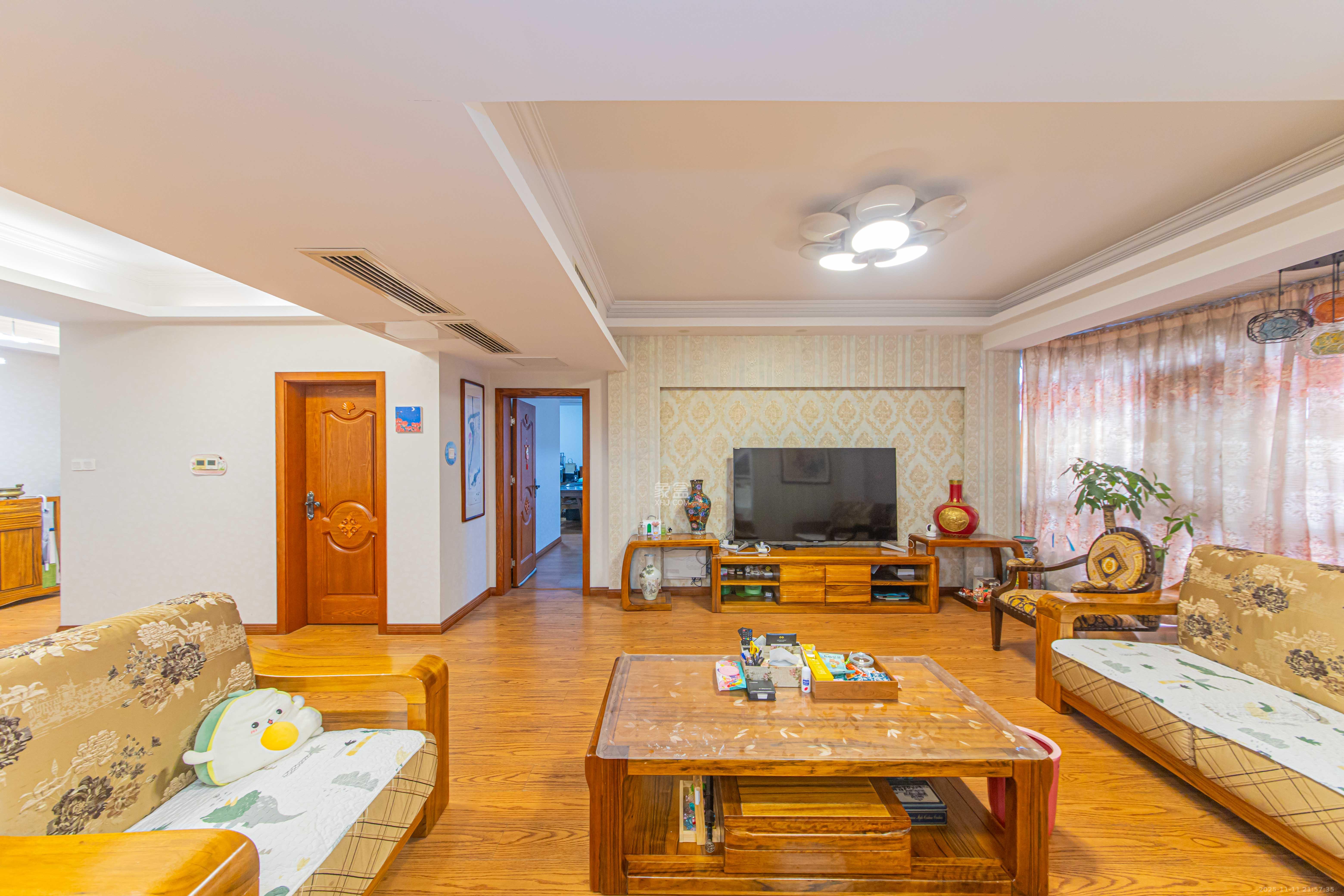 现代雅境园 2室2厅1卫 130.0万 现代雅境园 2室2厅1卫 130.0万客厅