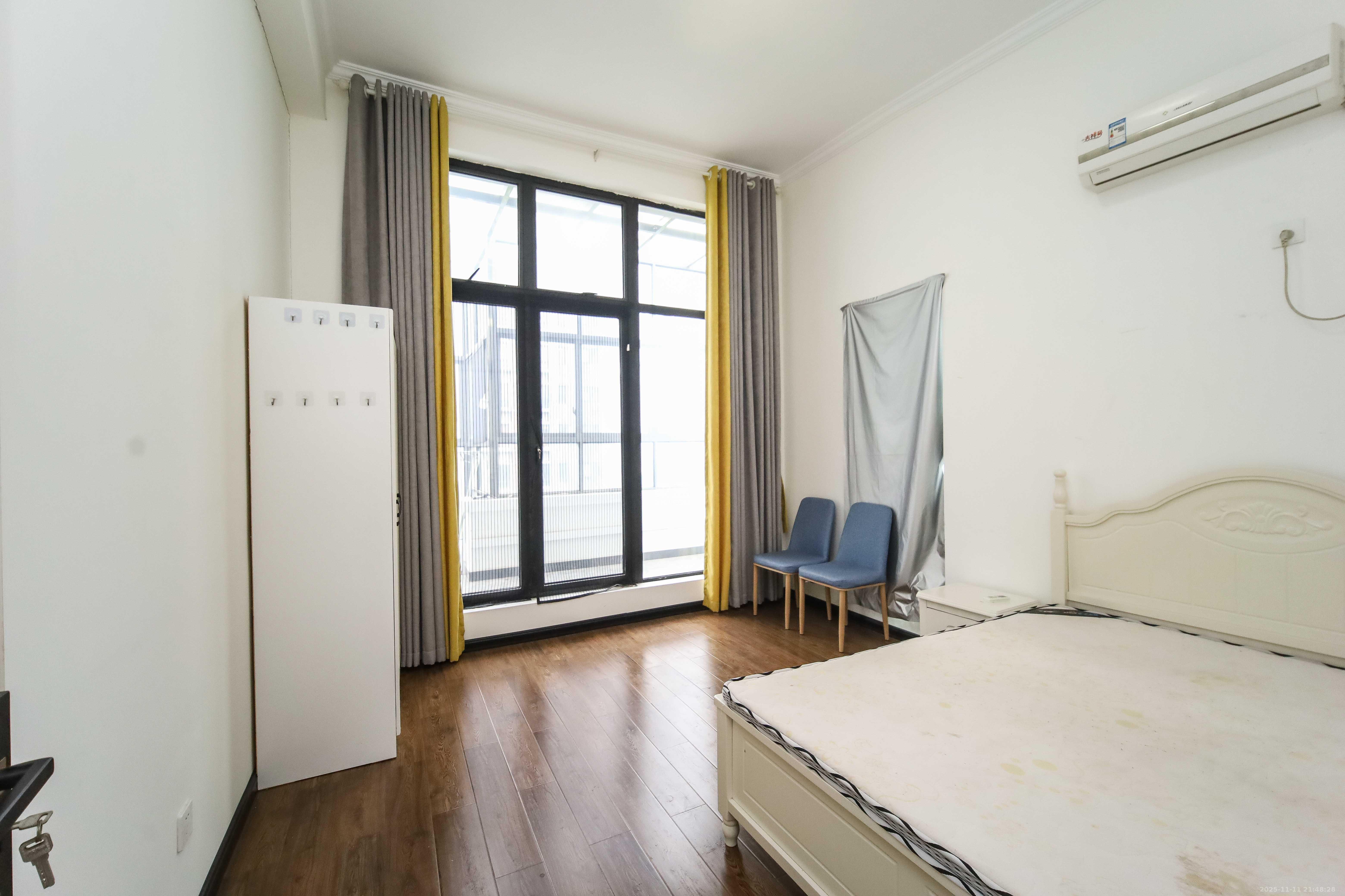 西街花园 2室2厅1卫 86.0万 西街花园 2室2厅1卫 86.0万卧室