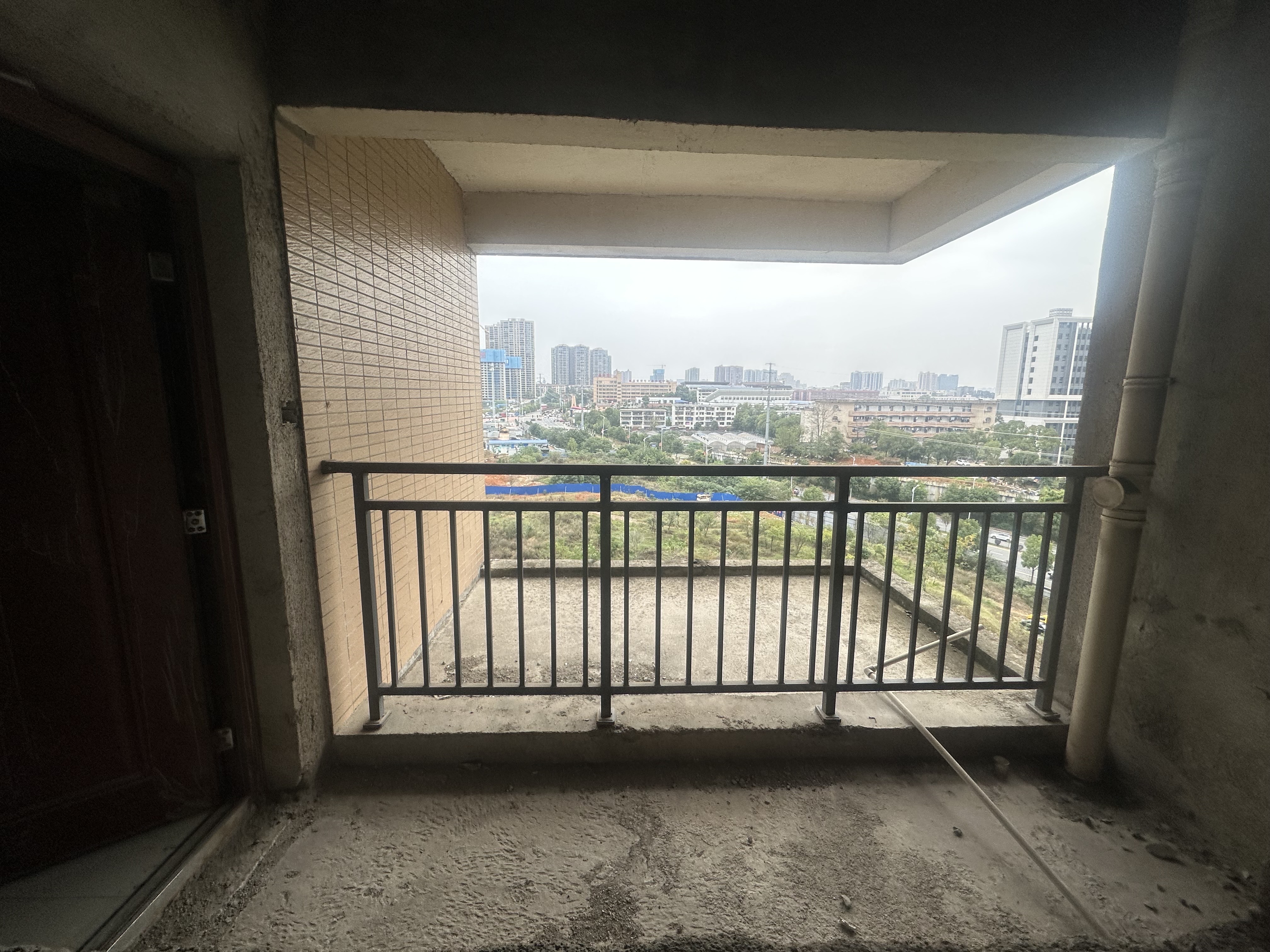 千里红小区（京明时代广场）  3室2厅2卫    65.0万