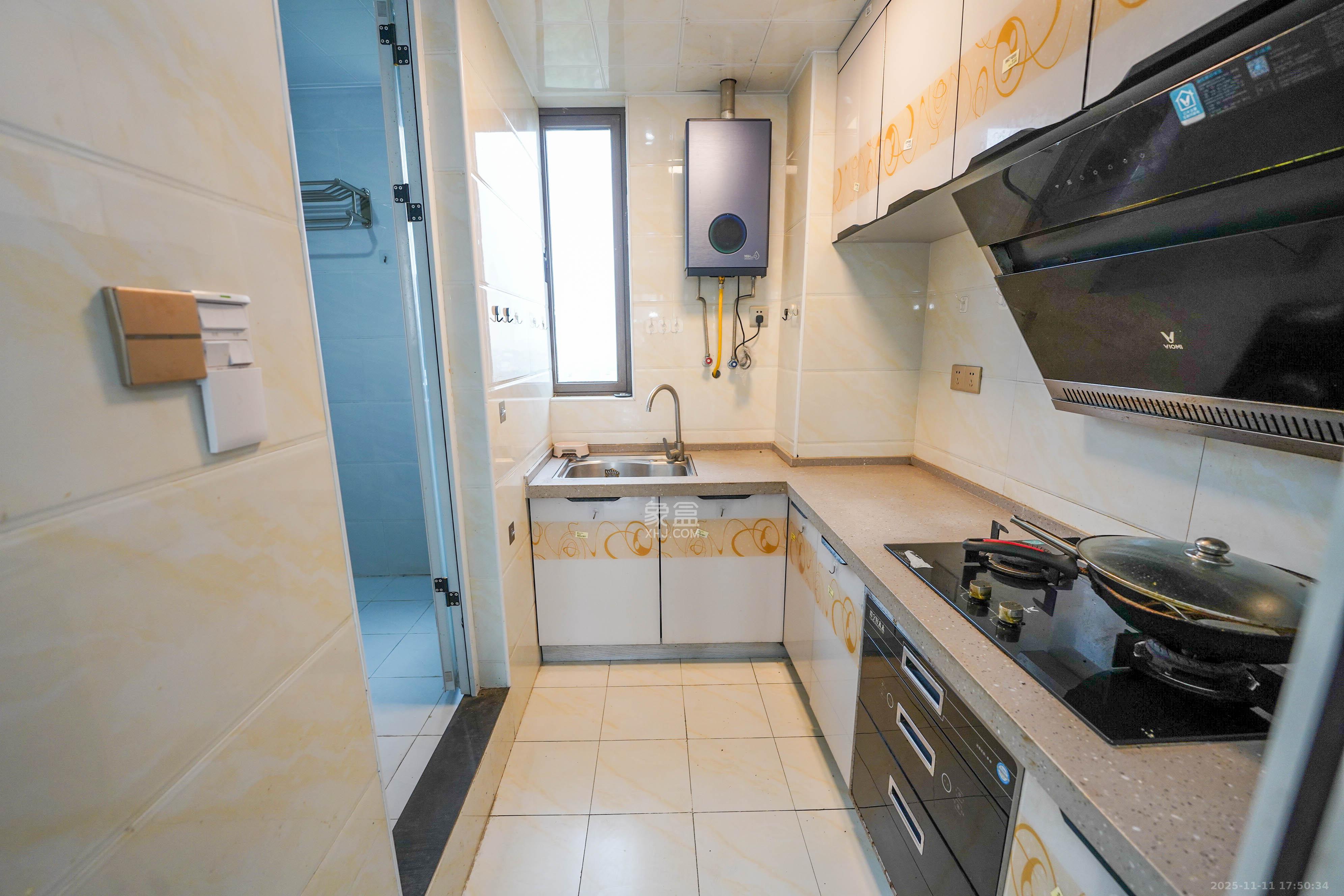 碧桂园公园壹号(凯怡茗苑) 3室2厅1卫 68.0万 碧桂园公园壹号(凯怡茗苑) 3室2厅1卫 68.0万厨房