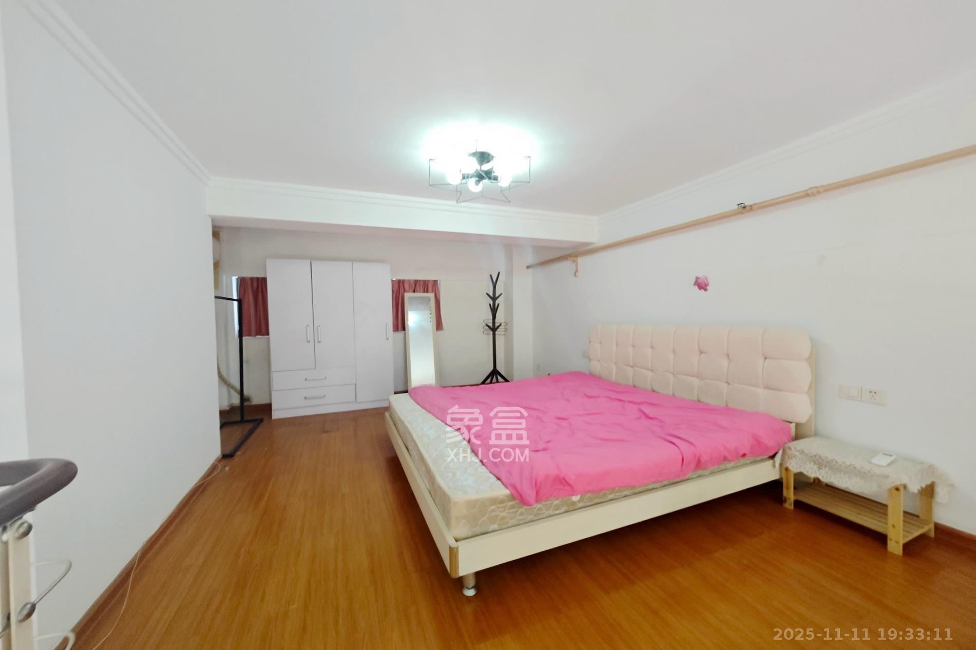 格蓝康都  1室1厅1卫    36.8万卧室