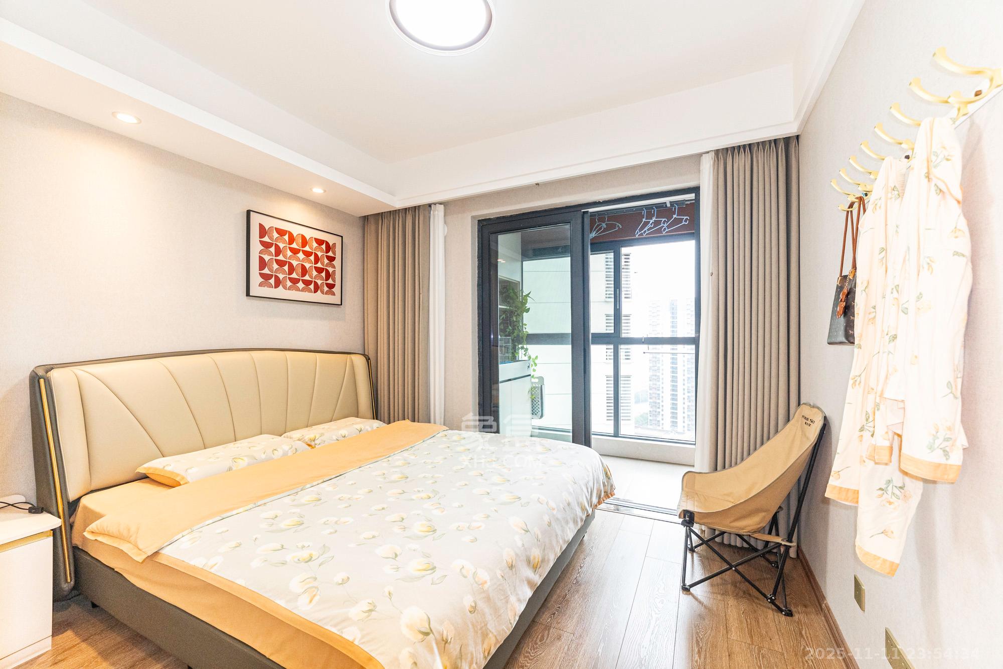 华远碧桂园海蓝城  4室2厅2卫    102.0万卧室