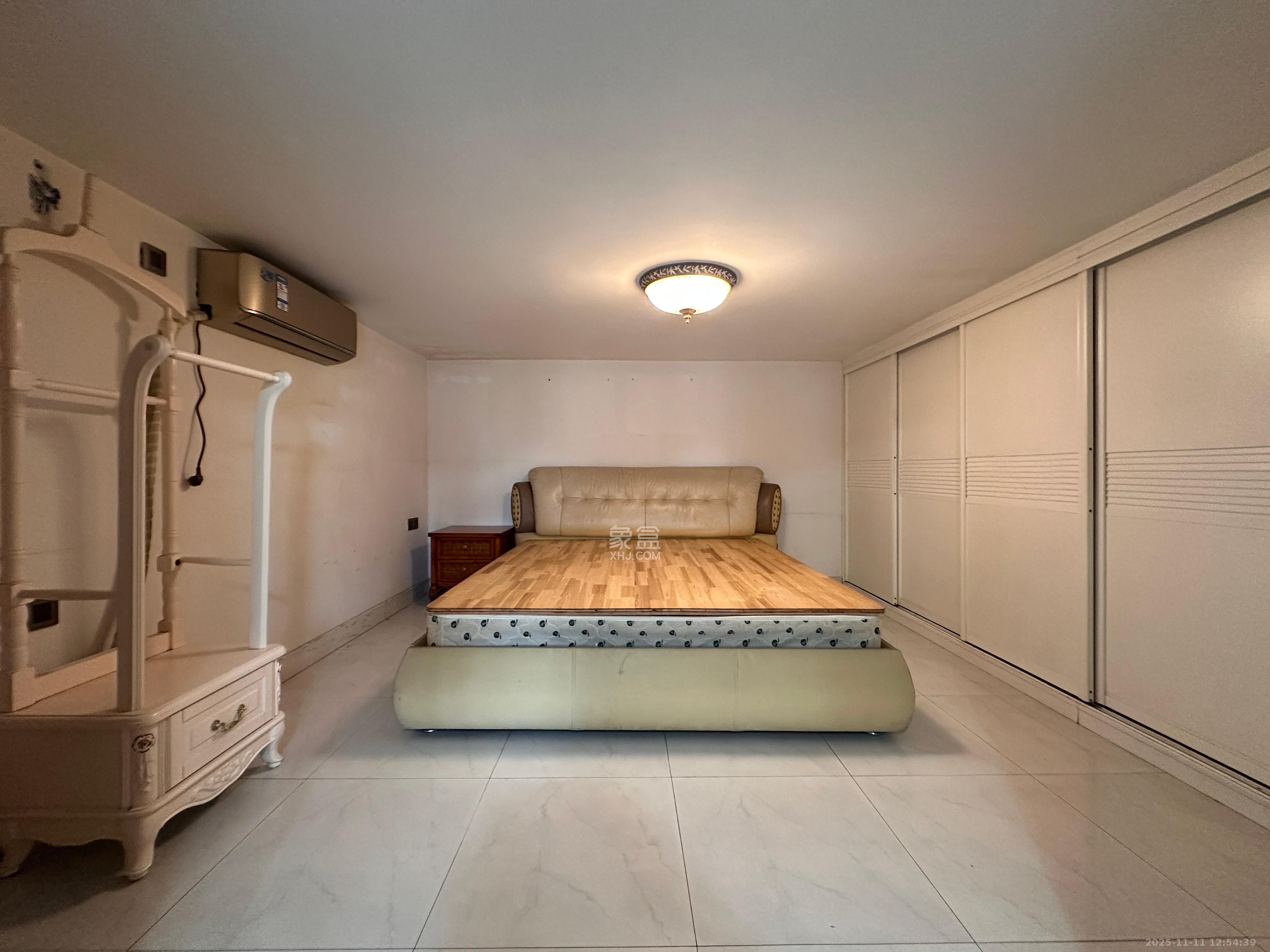 君临天厦  4室2厅2卫    8000.0元/月室内图