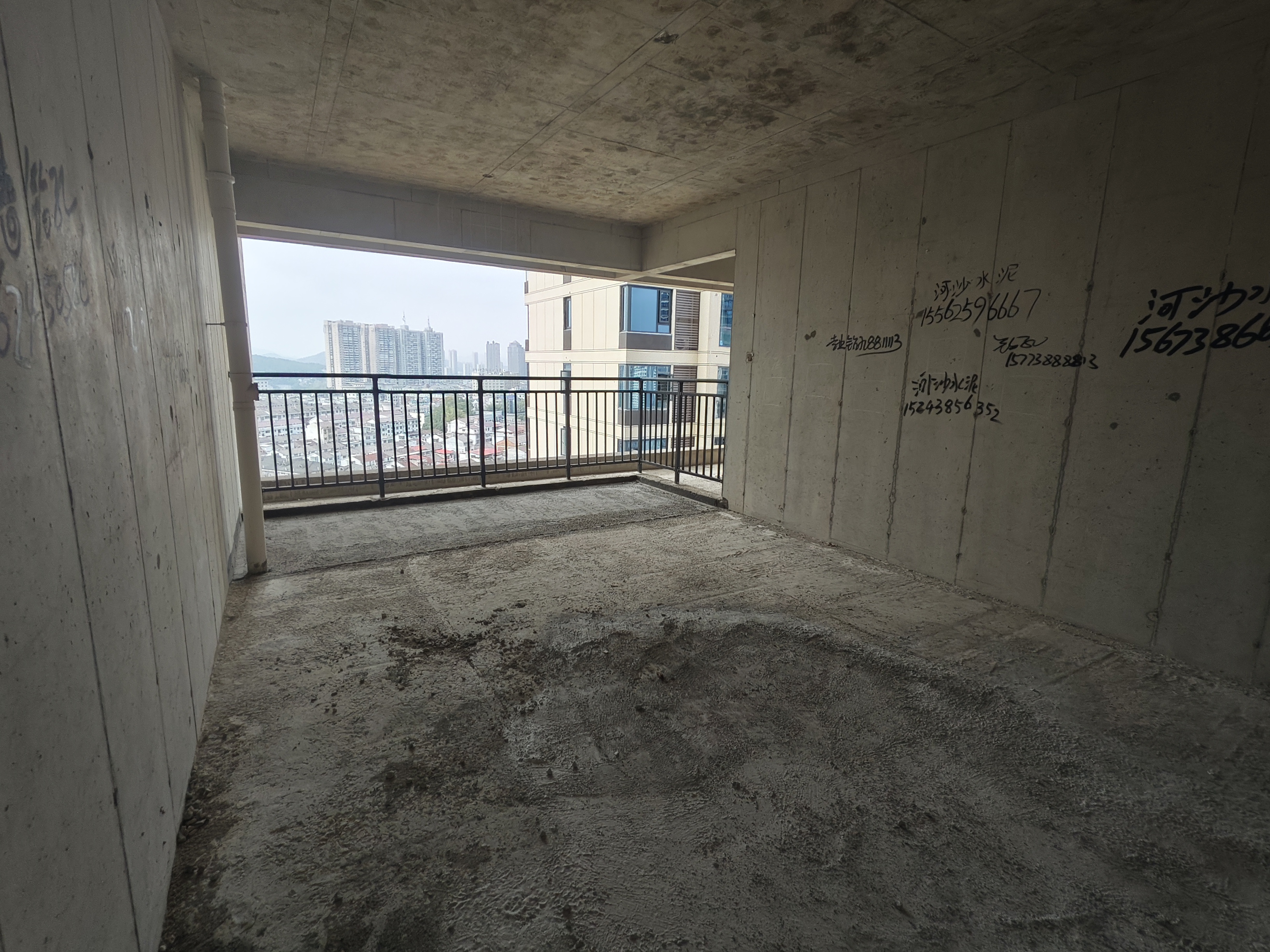 湘中府央玺  1室0厅0卫    86.8万客厅