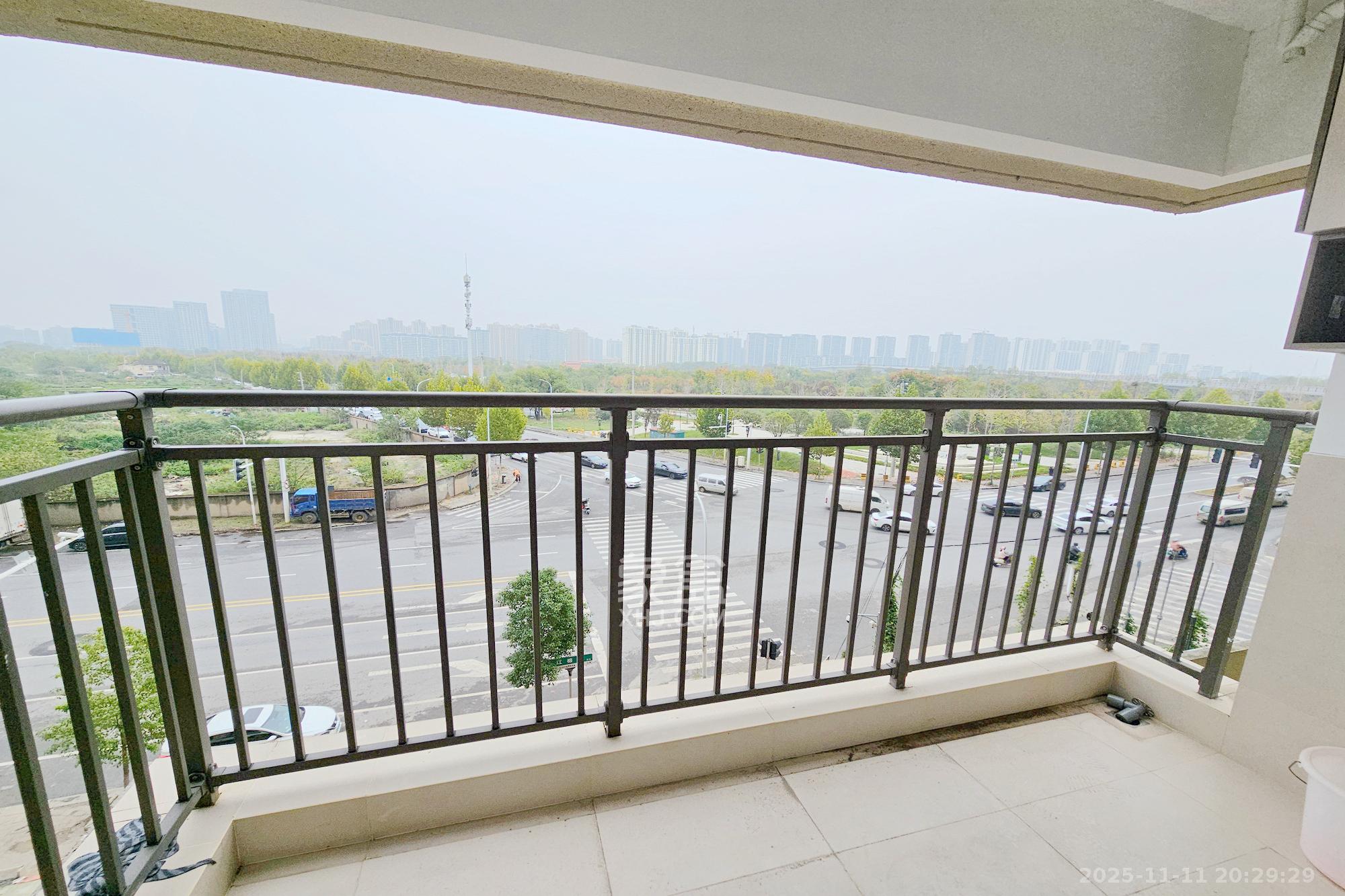 阳光城尚东湾青柠园 4室2厅2卫 140.0万 阳光城尚东湾青柠园 4室2厅2卫 140.0万阳台