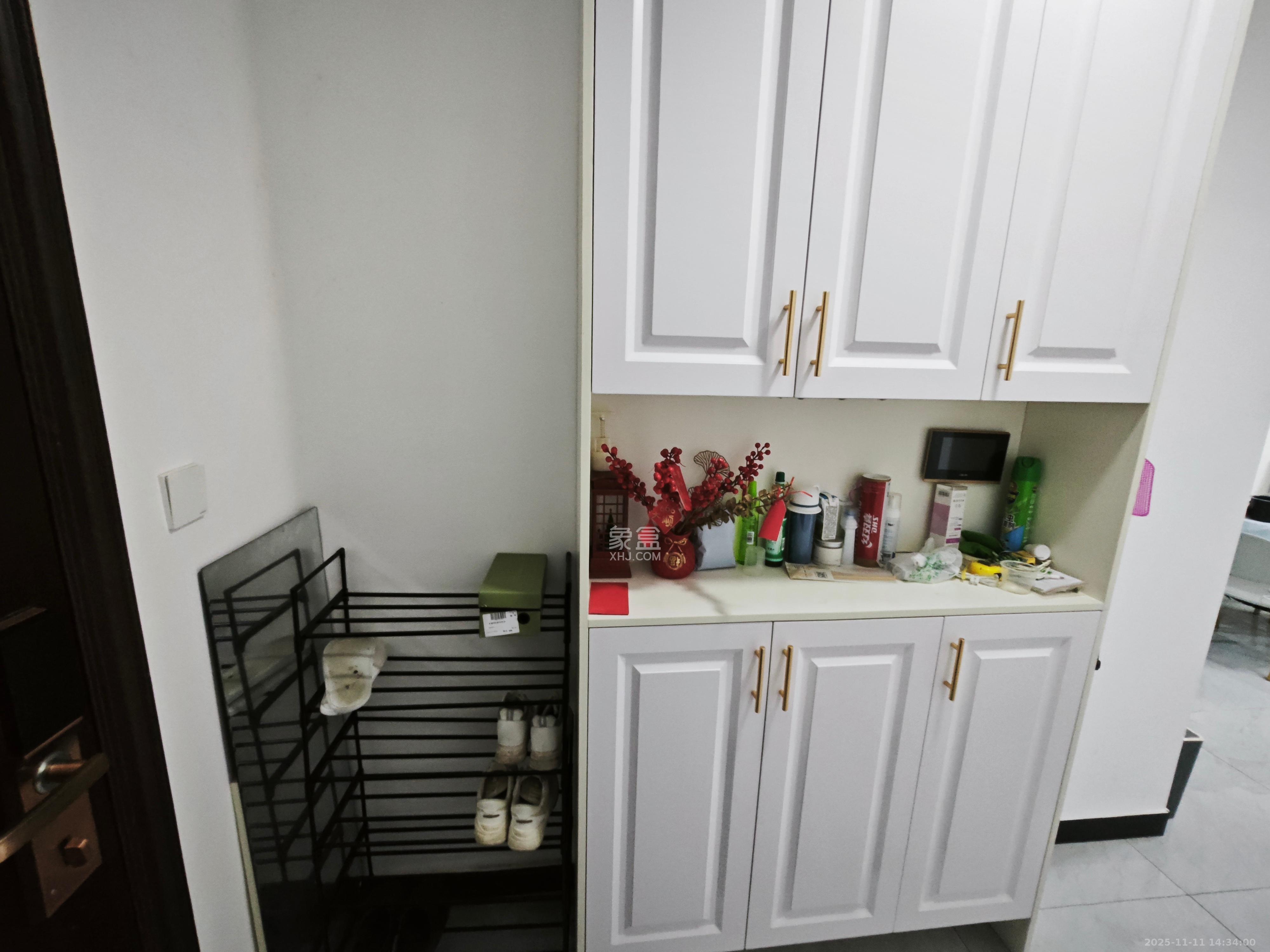 长房云时代  3室2厅1卫    1900.0元/月室内图