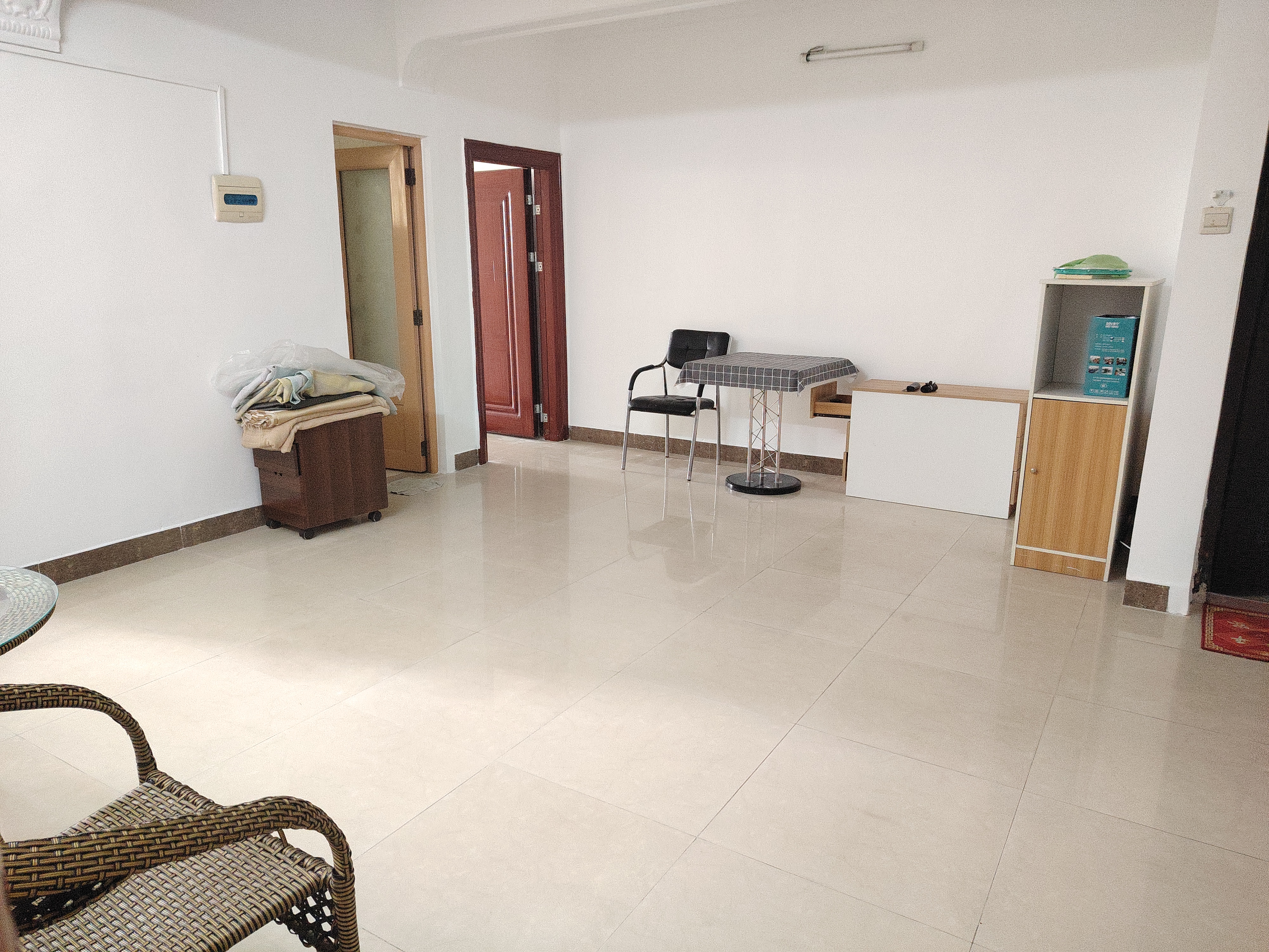 凤翔大厦  2室1厅1卫    1800.0元/月室内图1