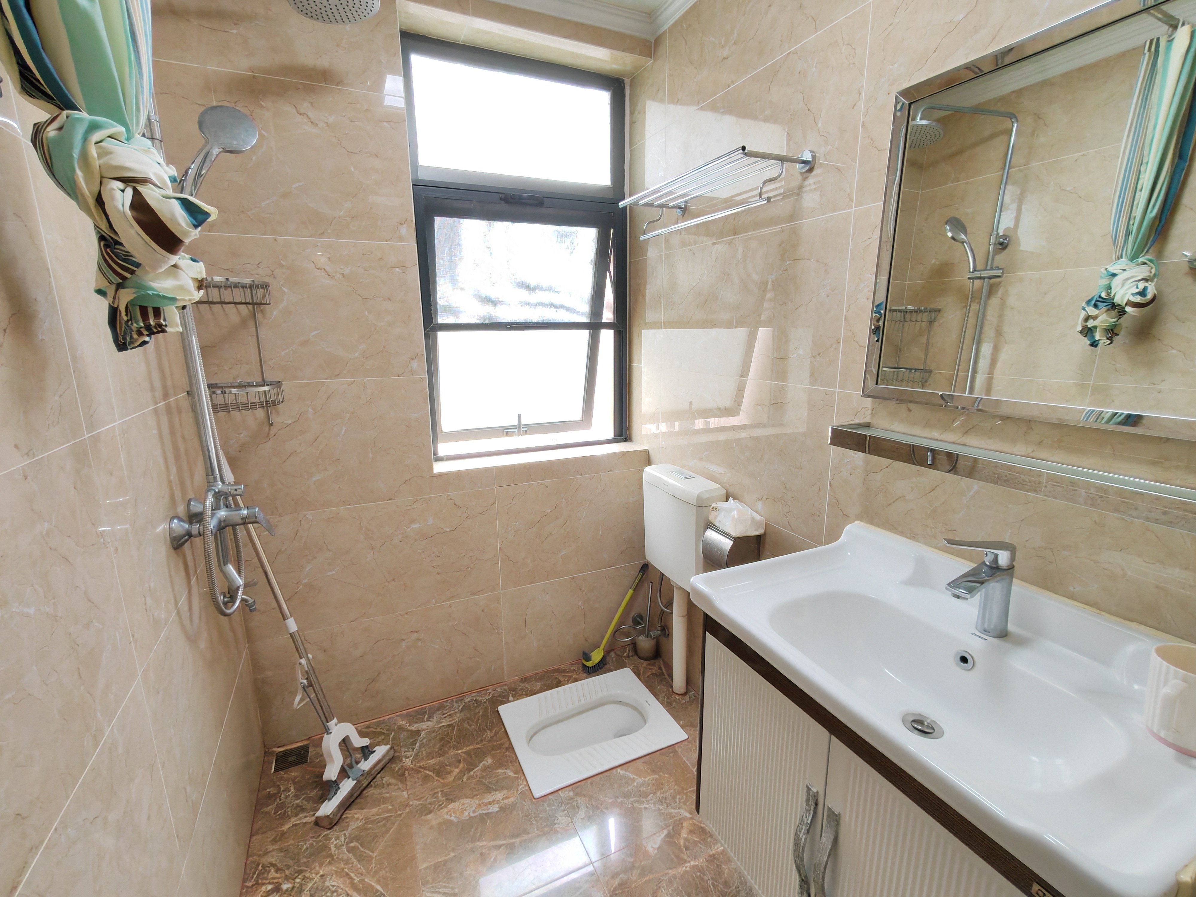 海航豪庭南苑  3室2厅2卫    5000.0元/月室内图