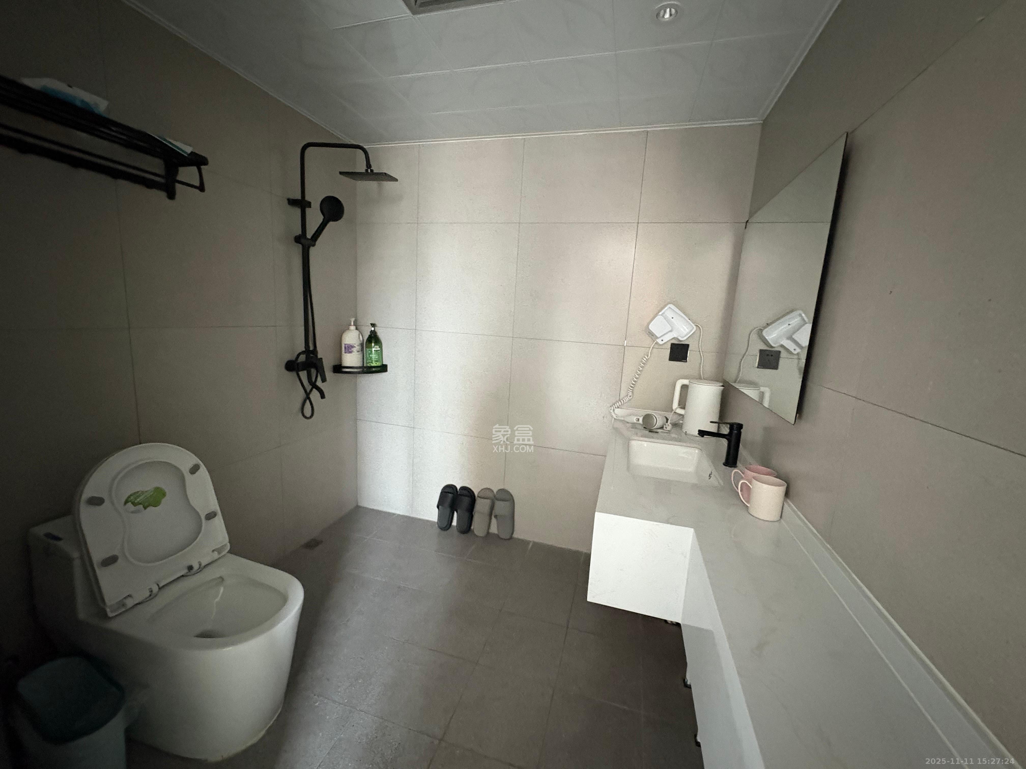 王府井公寓（福源公寓）  4室2厅2卫    5000.0元/月室内图