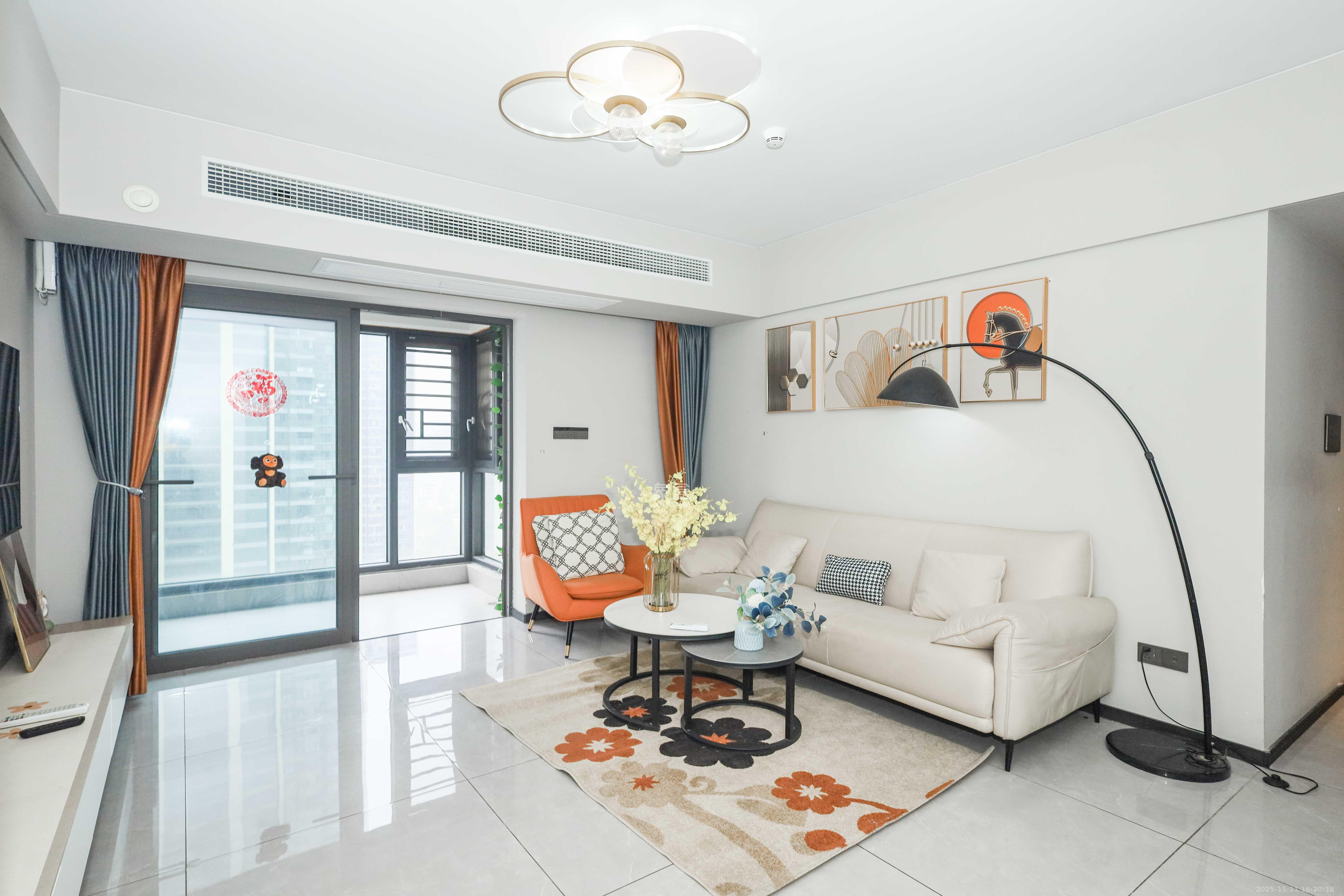 时代梅溪领峰  4室2厅2卫    168.0万客厅