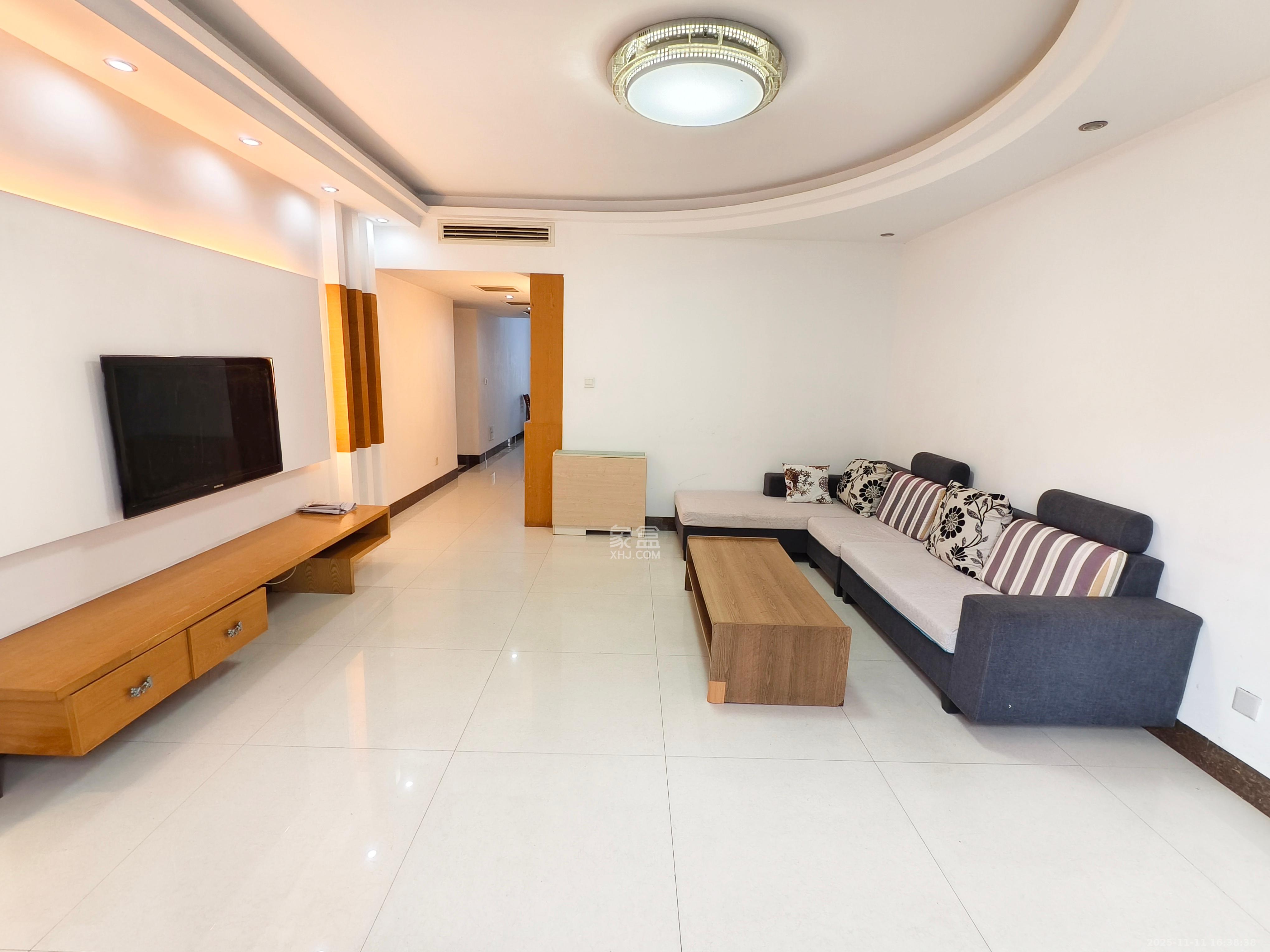 长大彩虹都  4室2厅2卫    3400.0元/月