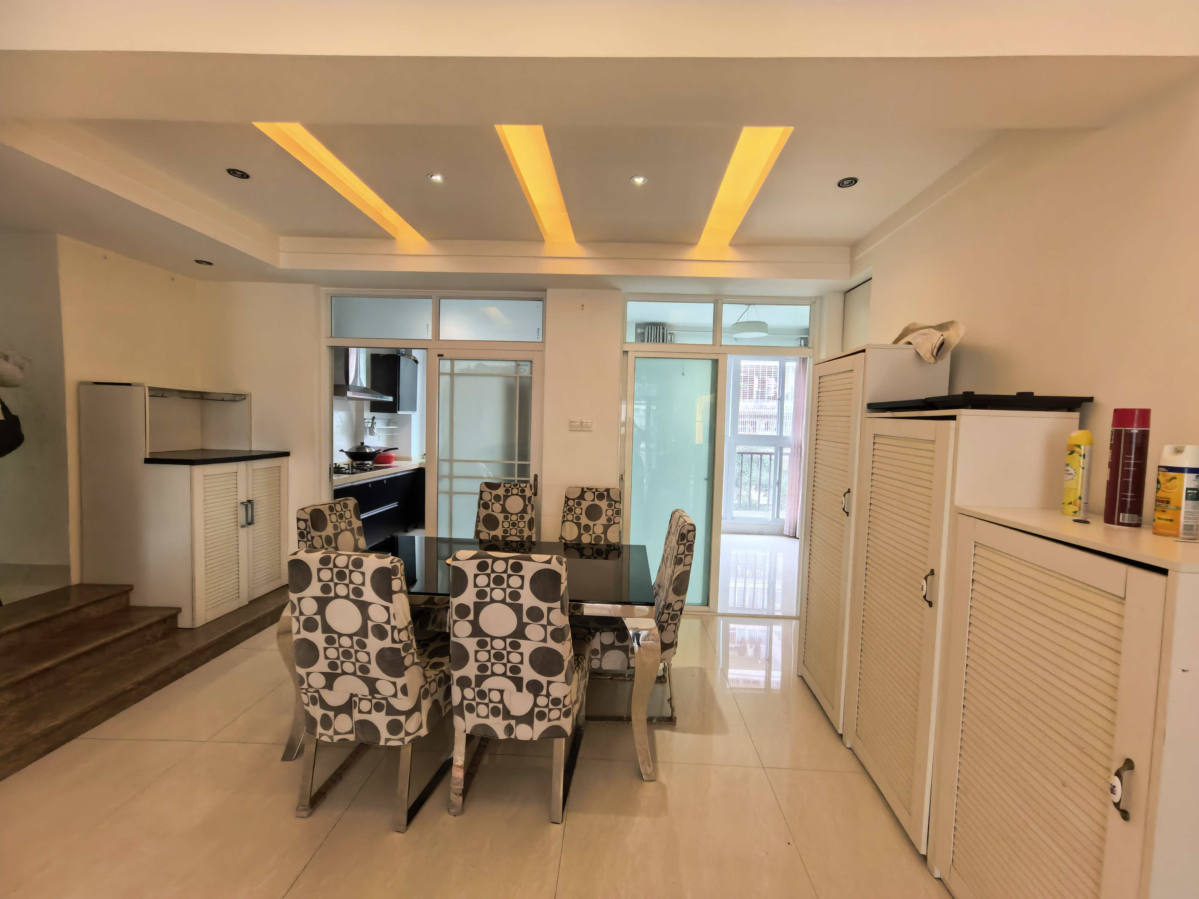 天上人间  4室2厅2卫    3000.0元/月室内图