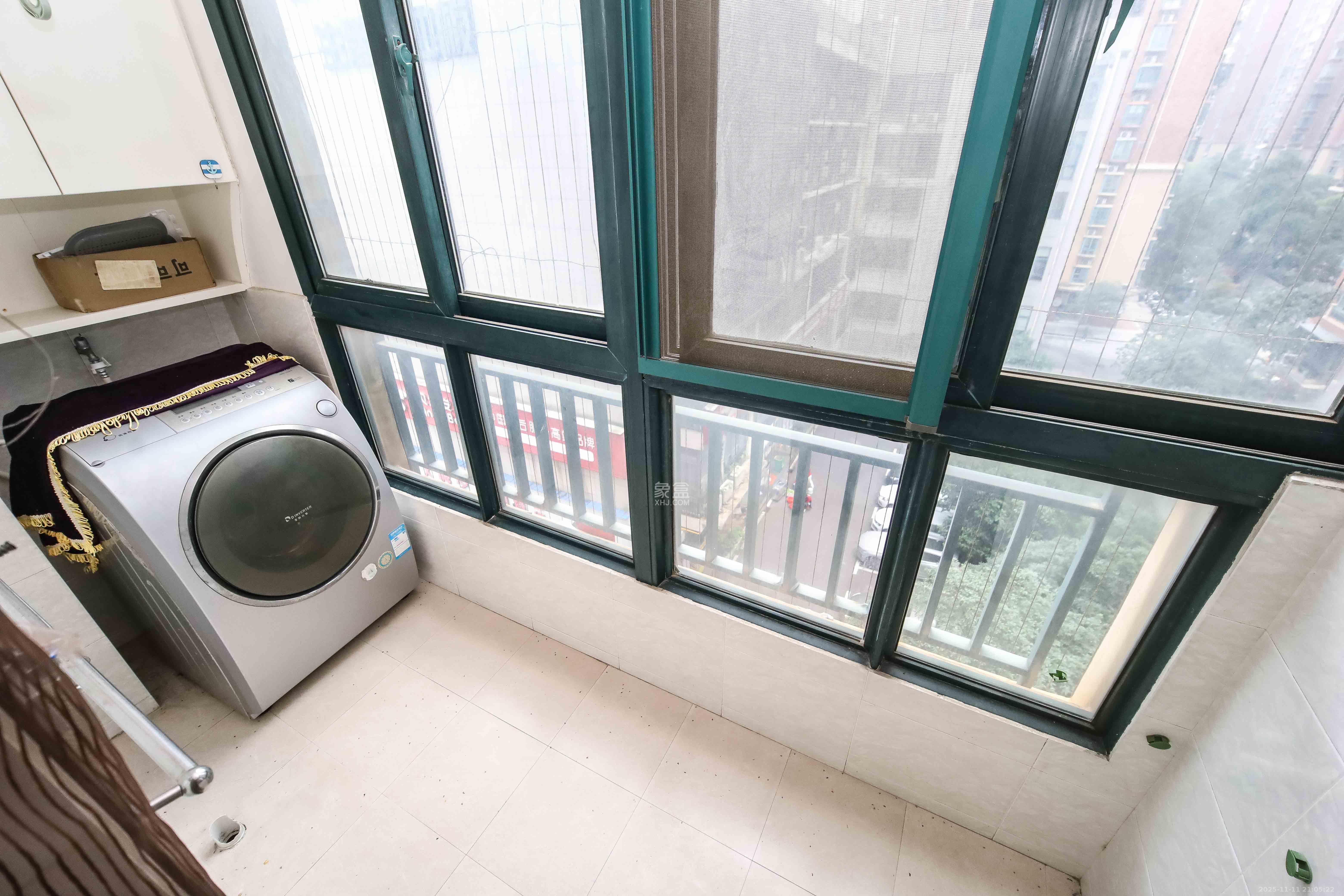 东玺门  3室2厅1卫    98.0万阳台