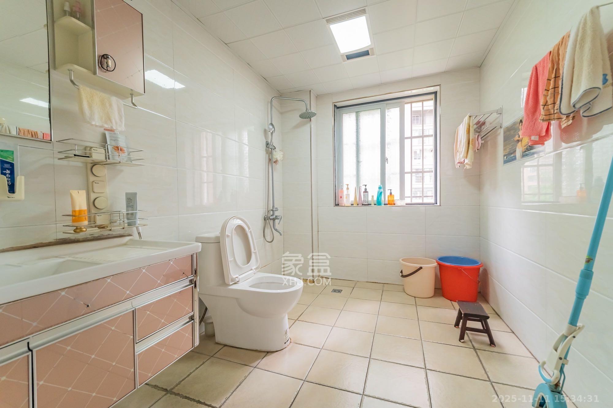 筑梦佳园  4室2厅2卫    2000.0元/月室内图