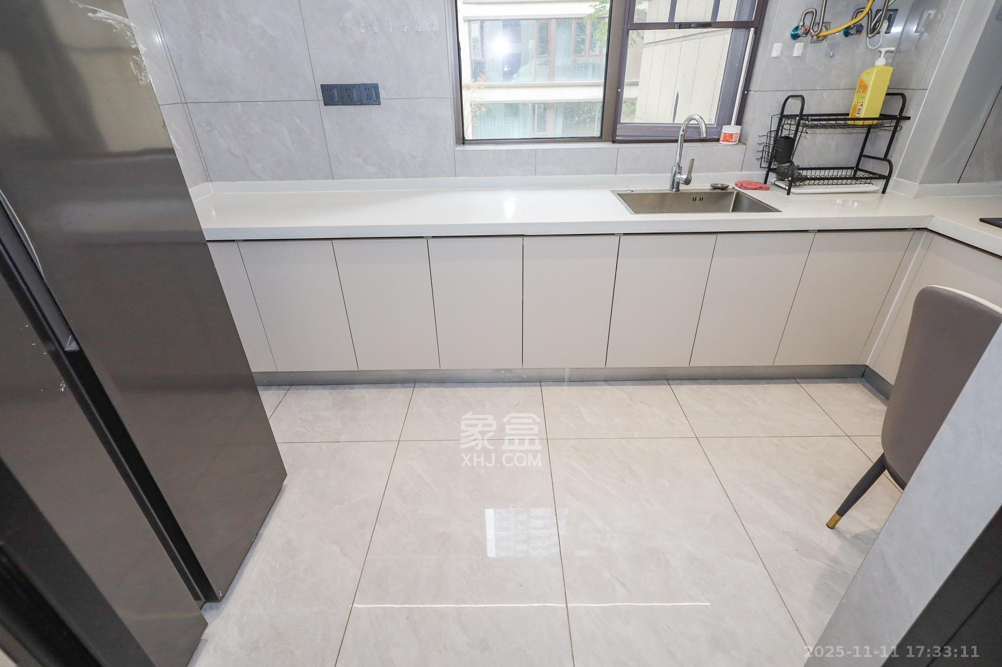 正荣滨江紫阙台 4室2厅3卫 330.0万 正荣滨江紫阙台 4室2厅3卫 330.0万厨房