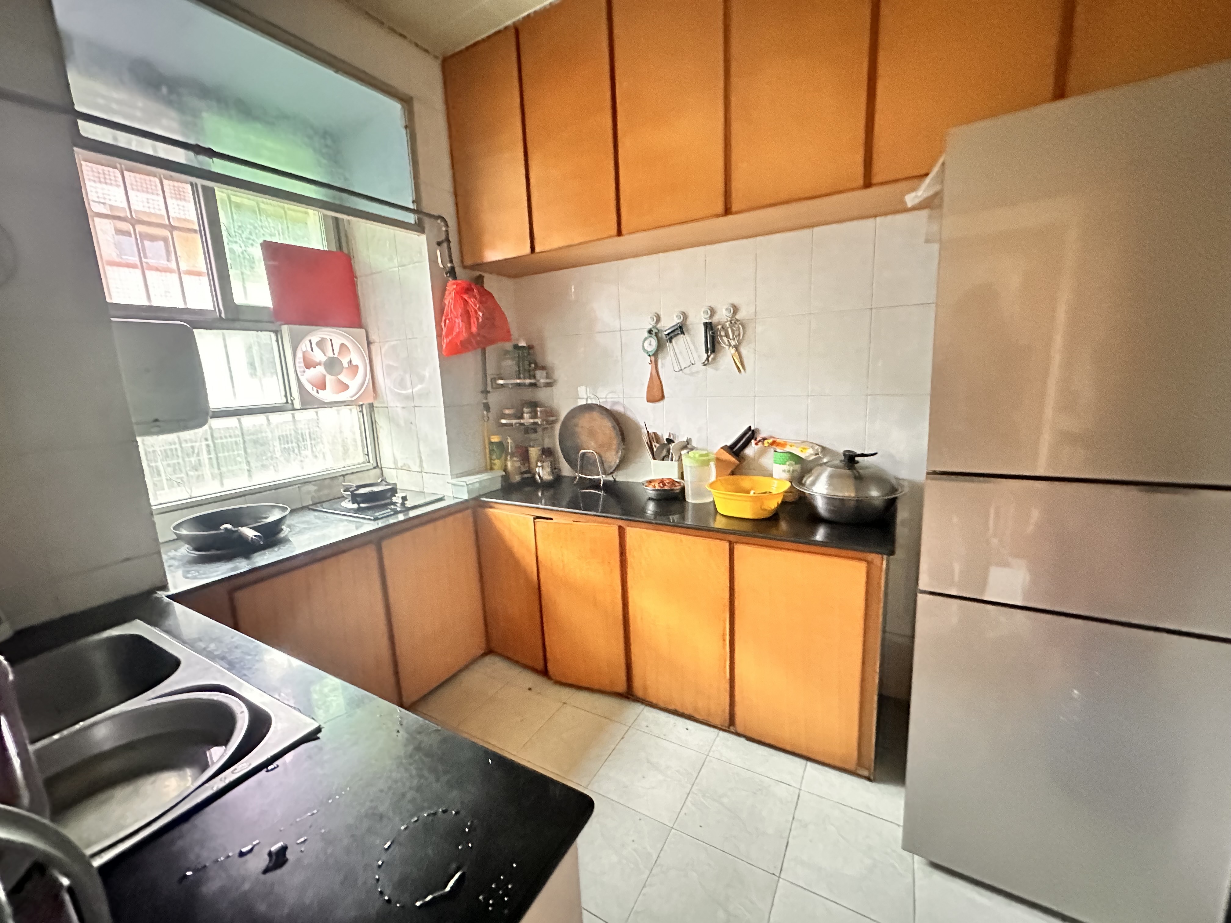 百花大厦  4室2厅2卫    38.8万客厅