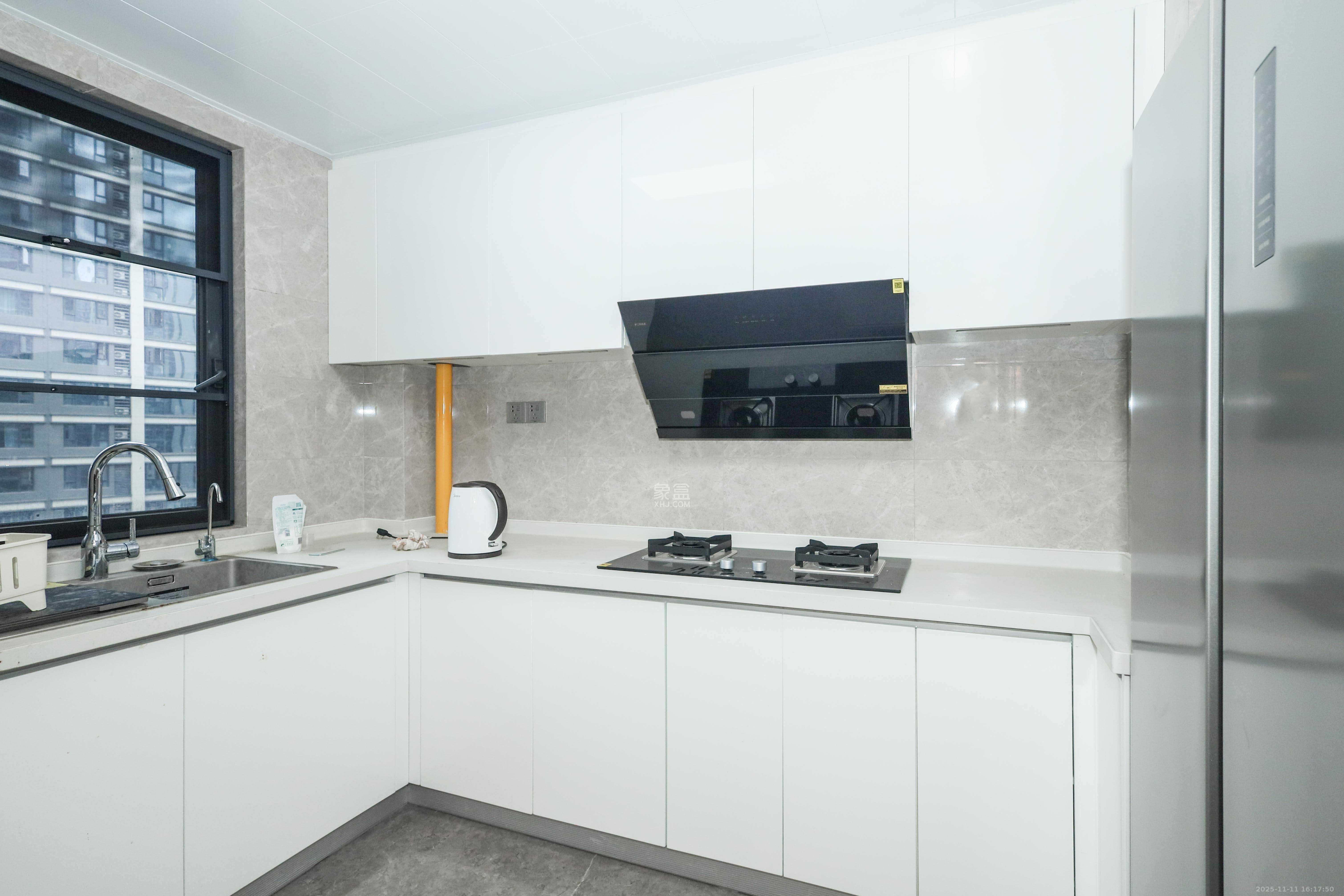 中海阅溪府  4室2厅2卫    192.0万厨房