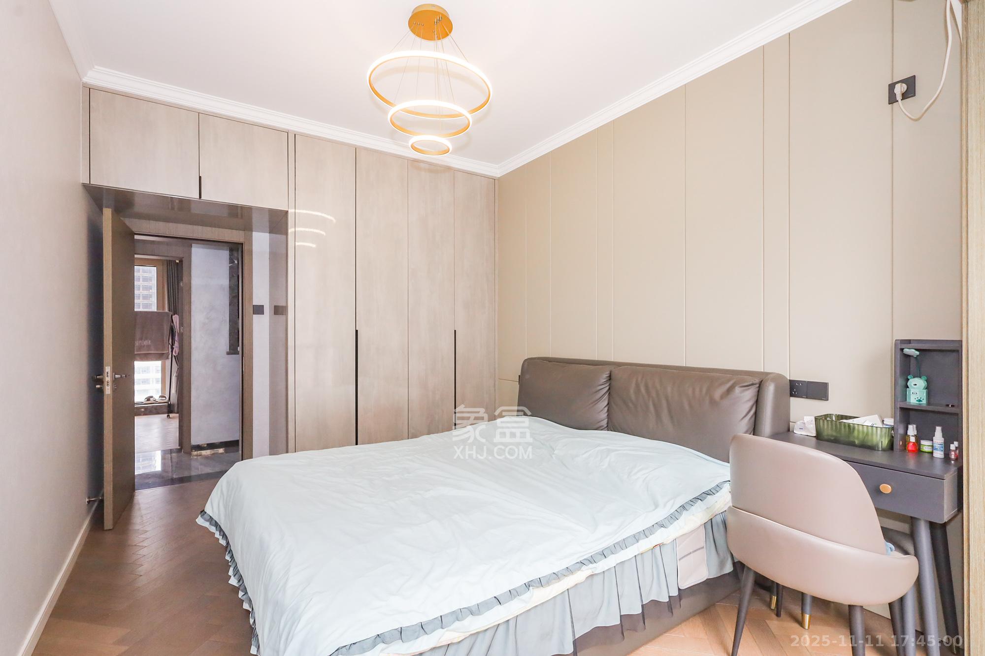 阳光丽城二期  4室2厅2卫    188.0万卧室