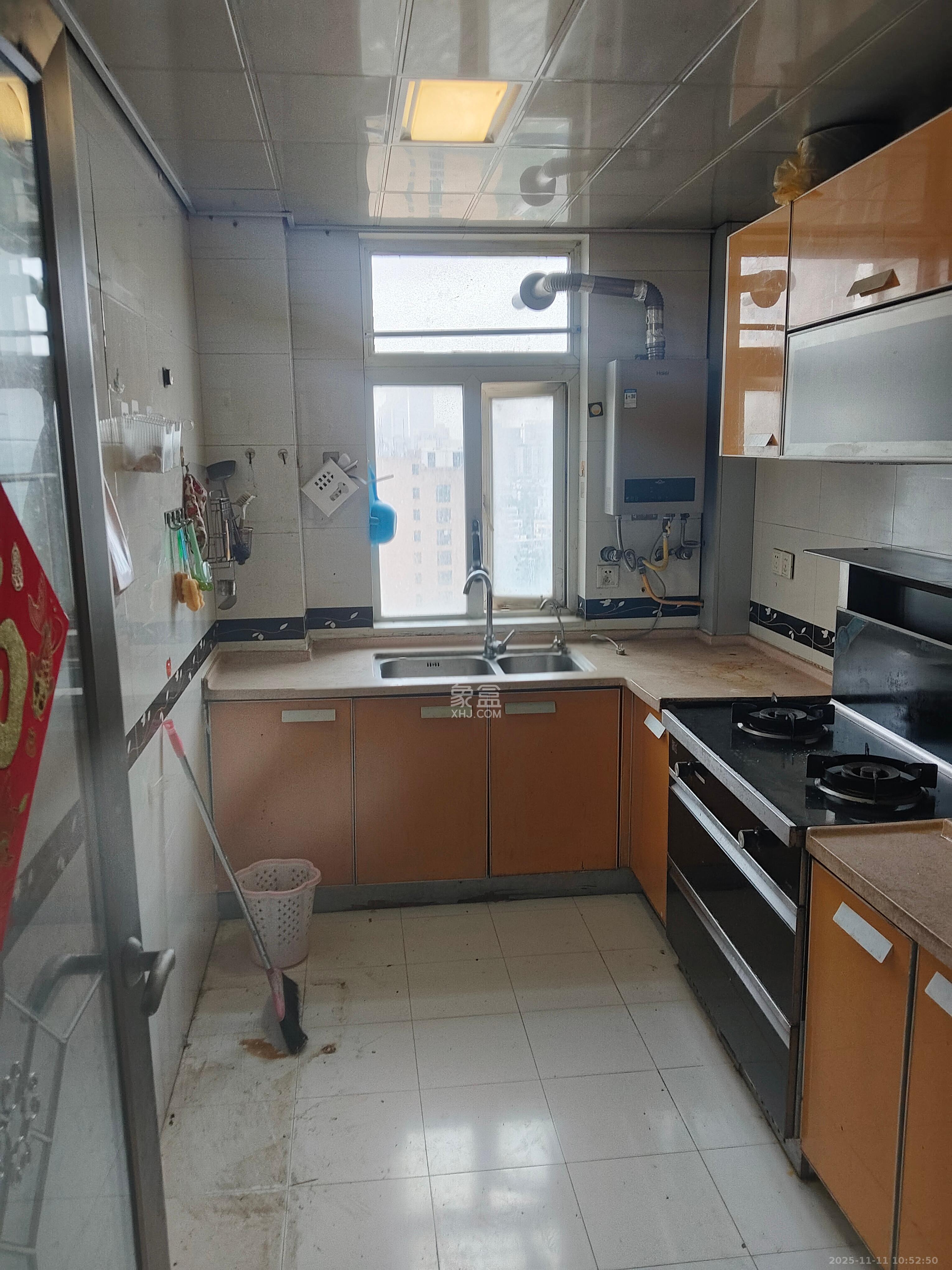 宏泽佳园 5室2厅3卫 4000.0元/月 宏泽佳园 5室2厅3卫 4000.0元/月室内图