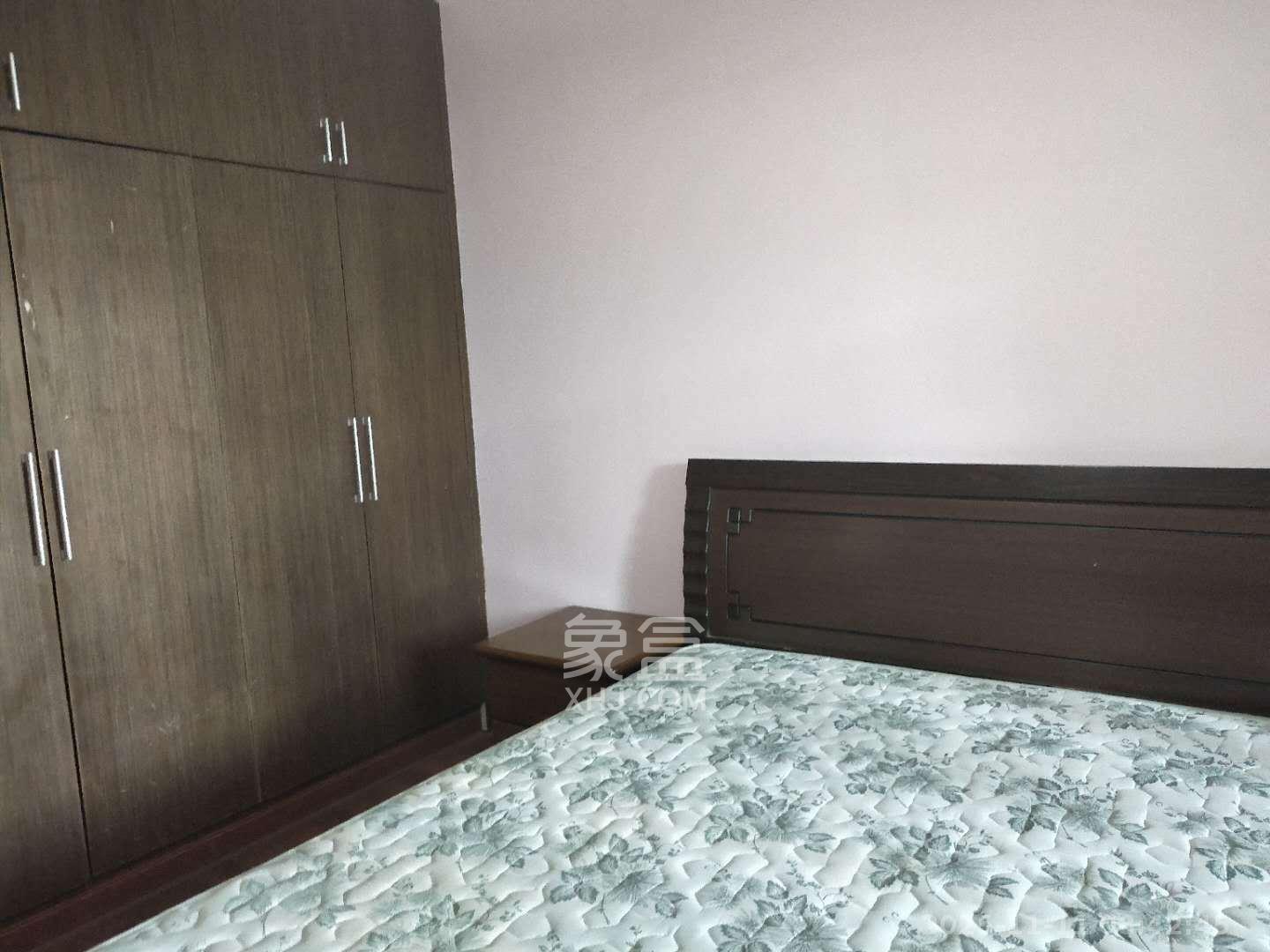 五一华府  3室2厅1卫    4000.0元/月室内图