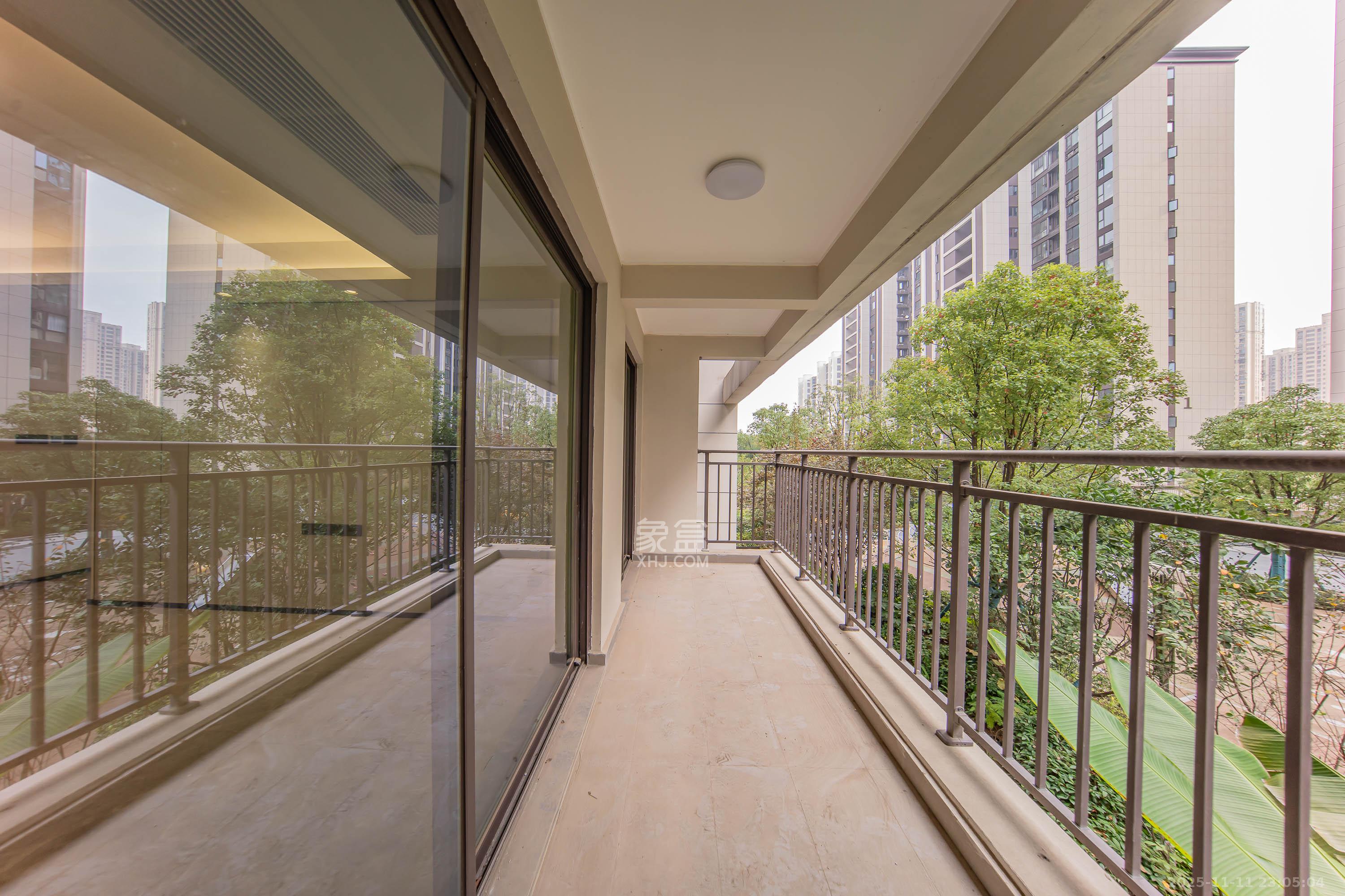 旭辉国宸府 3室2厅2卫 112.0万 旭辉国宸府 3室2厅2卫 112.0万阳台