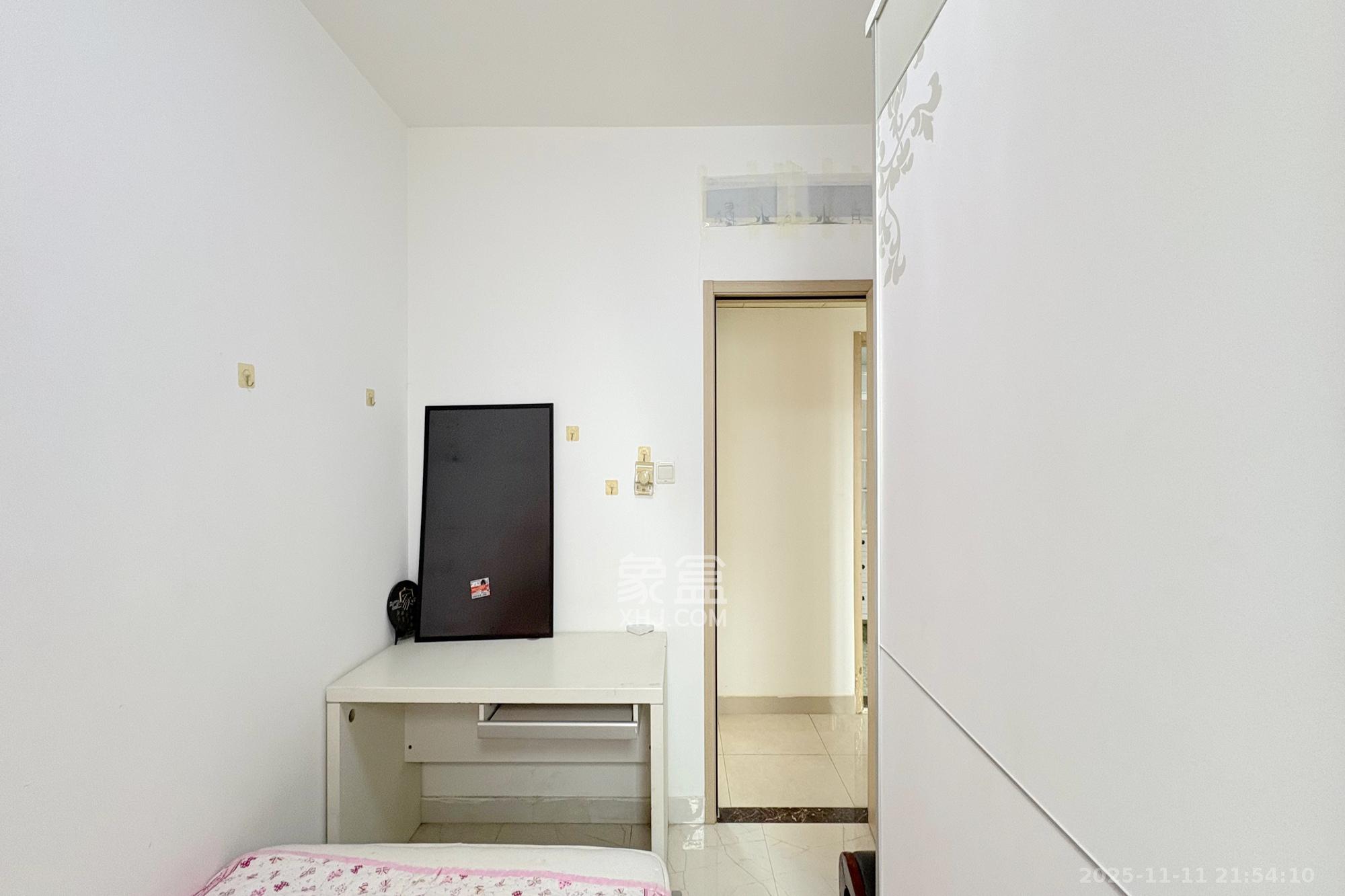 盛世美居荷园  3室2厅2卫    135.0万卧室