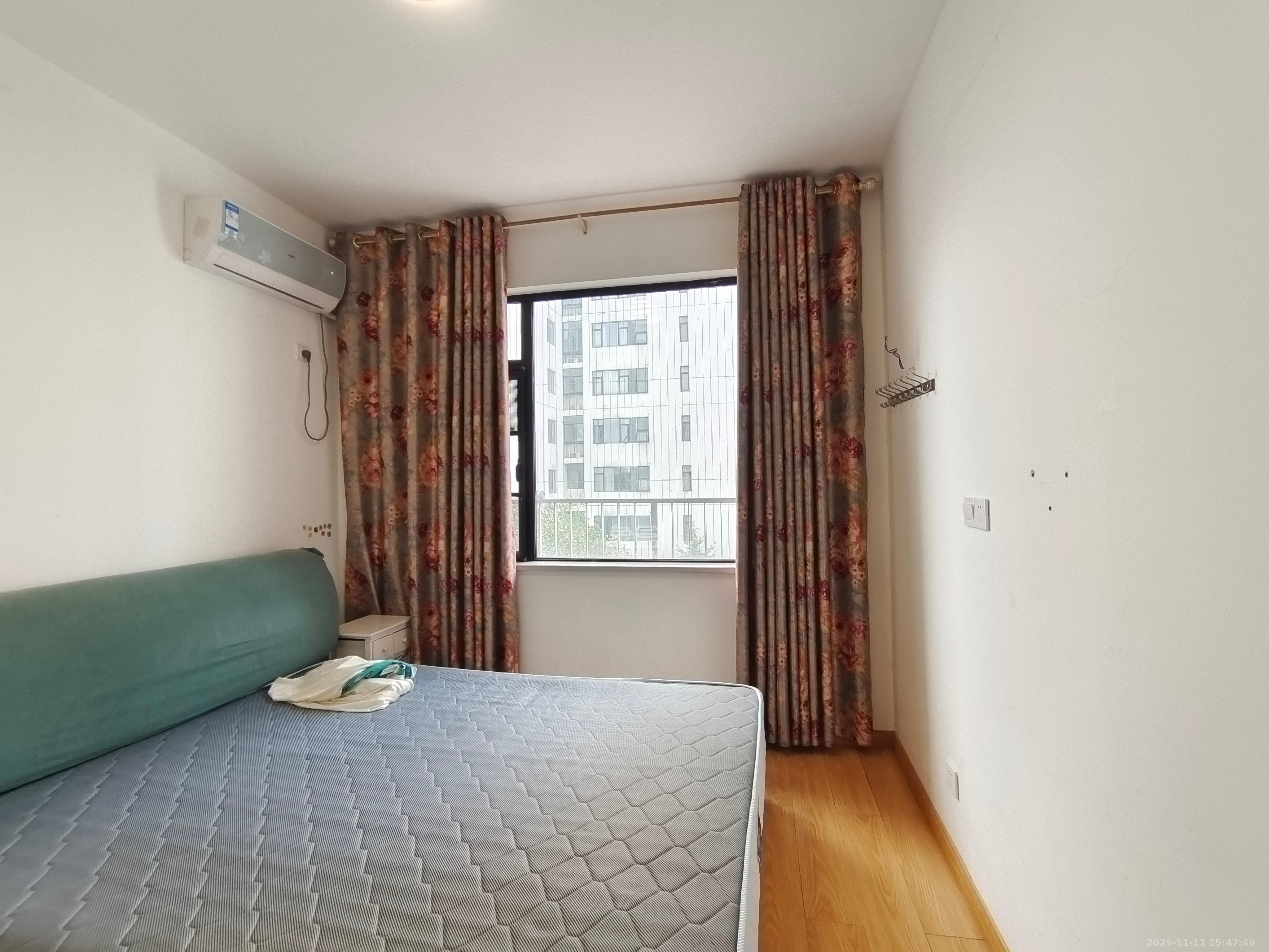 阳光100三期  2室2厅1卫    2500.0元/月室内图