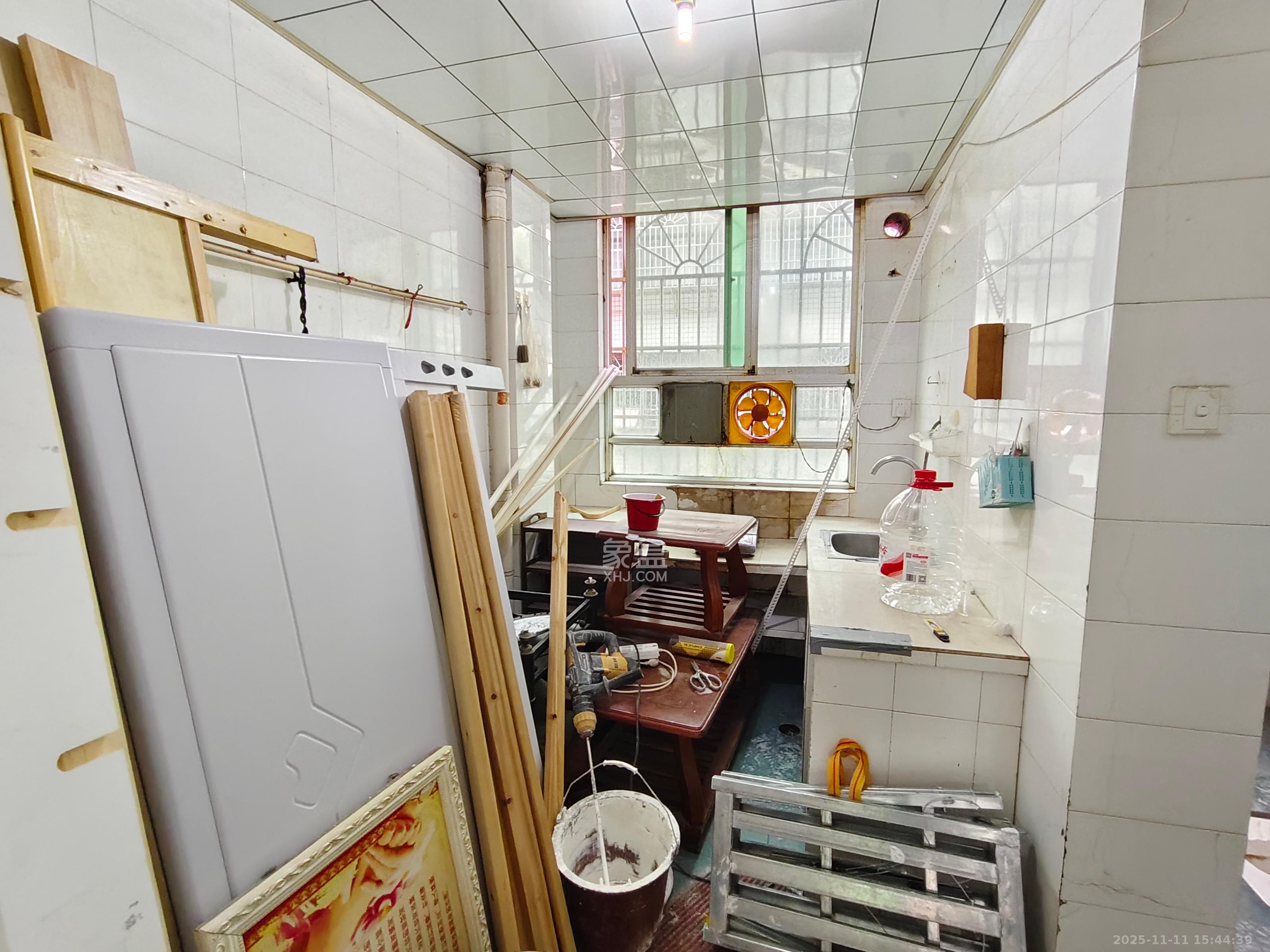 马王堆陶瓷城新合区  3室2厅1卫    1800.0元/月室内图