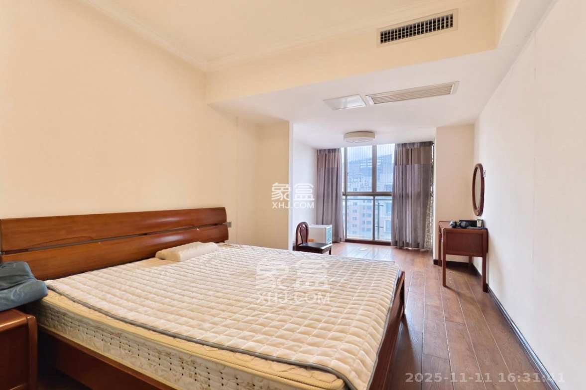 西岸润泽府 4室2厅2卫 4500.0元/月 西岸润泽府 4室2厅2卫 4500.0元/月室内图