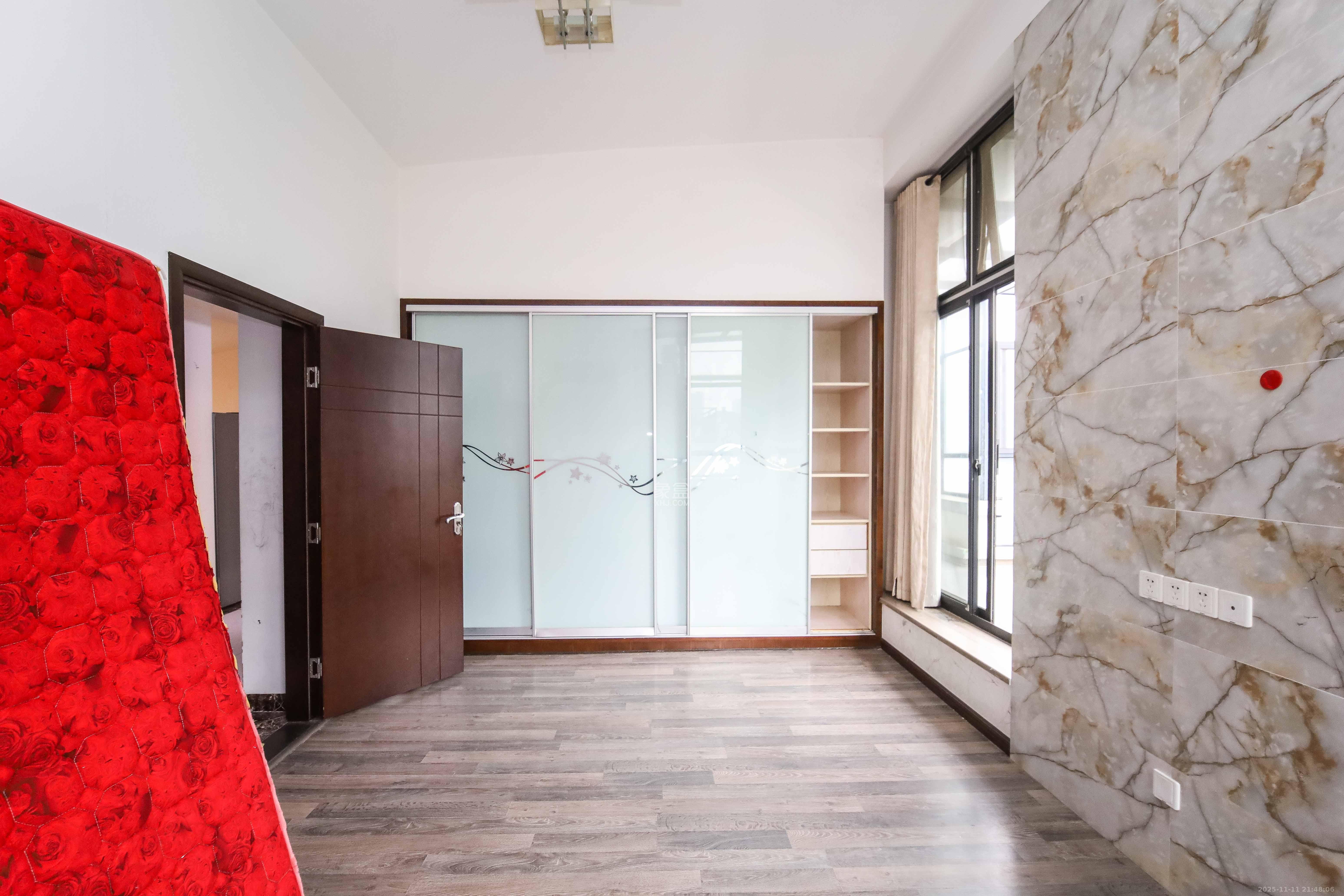 西街花园 2室2厅1卫 97.0万 西街花园 2室2厅1卫 97.0万卧室