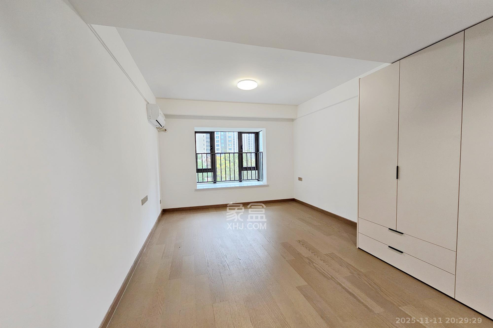 阳光城尚东湾青柠园 4室2厅2卫 140.0万 阳光城尚东湾青柠园 4室2厅2卫 140.0万卧室