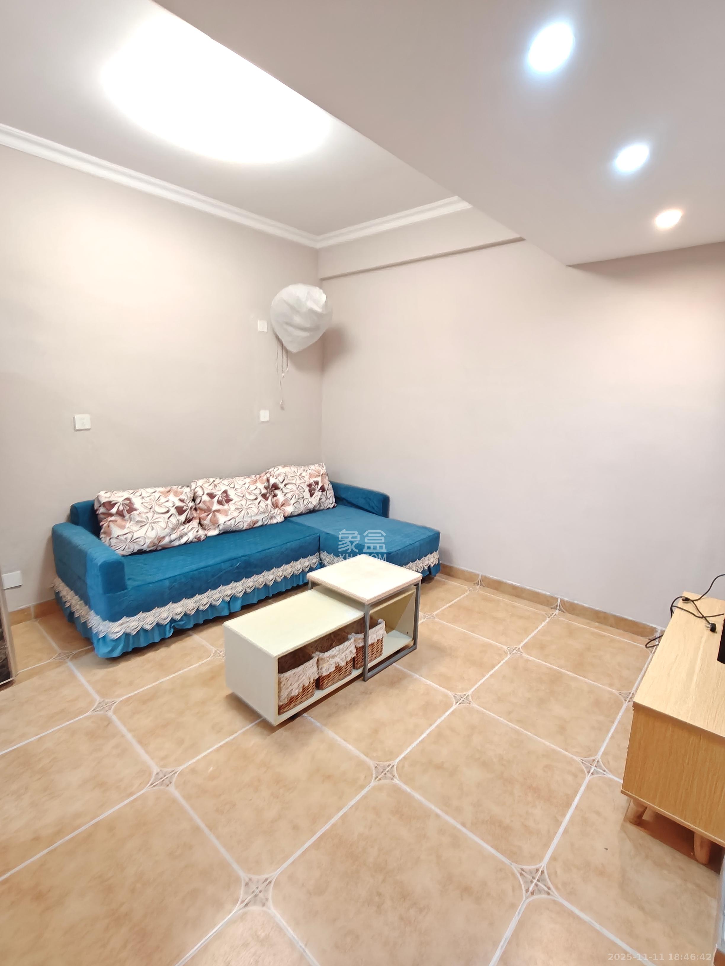 佳天瑞宁花园  1室2厅1卫    1800.0元/月