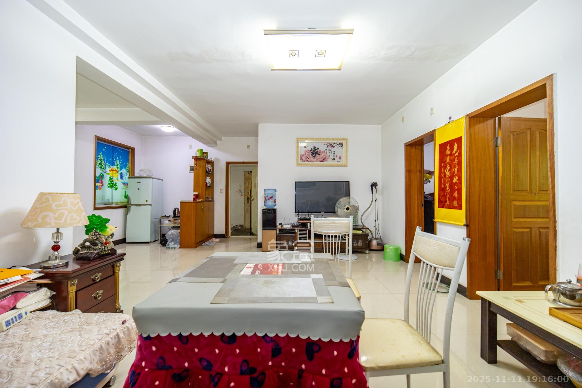 中南汽车世界  3室2厅1卫    38.8万客厅