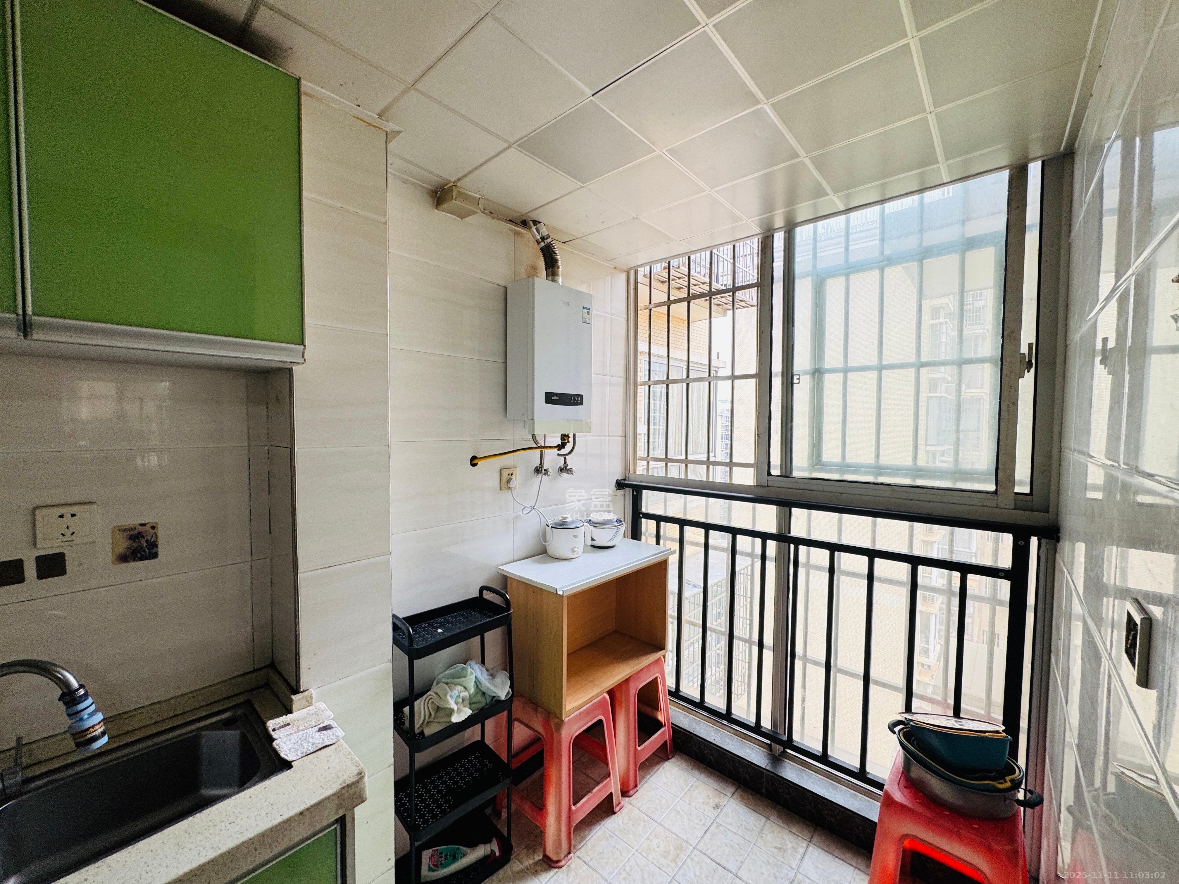 金碧文华  2室2厅1卫    1700.0元/月室内图