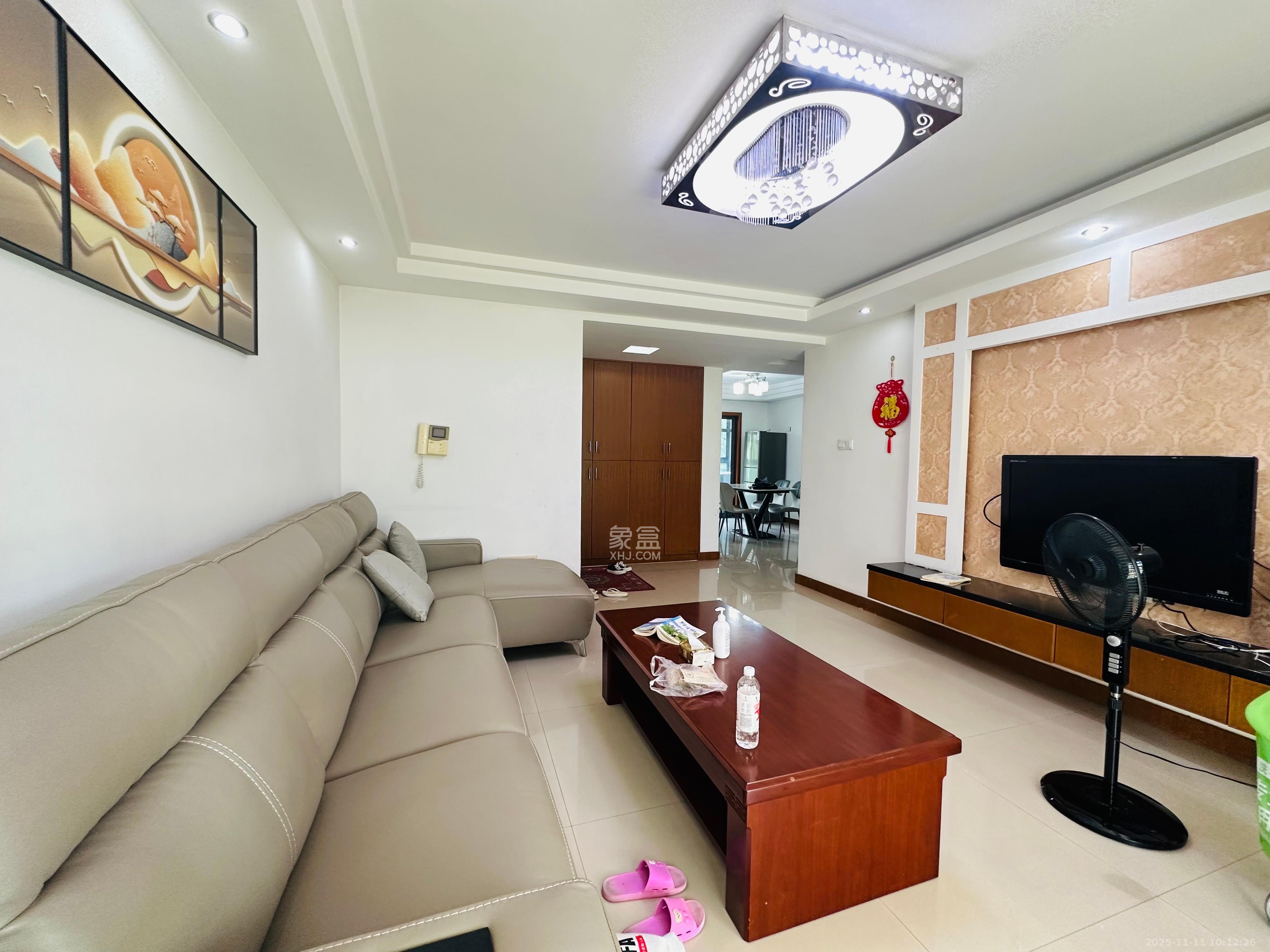 西子花苑 3室2厅2卫 2800.0元/月 西子花苑 3室2厅2卫 2800.0元/月室内图