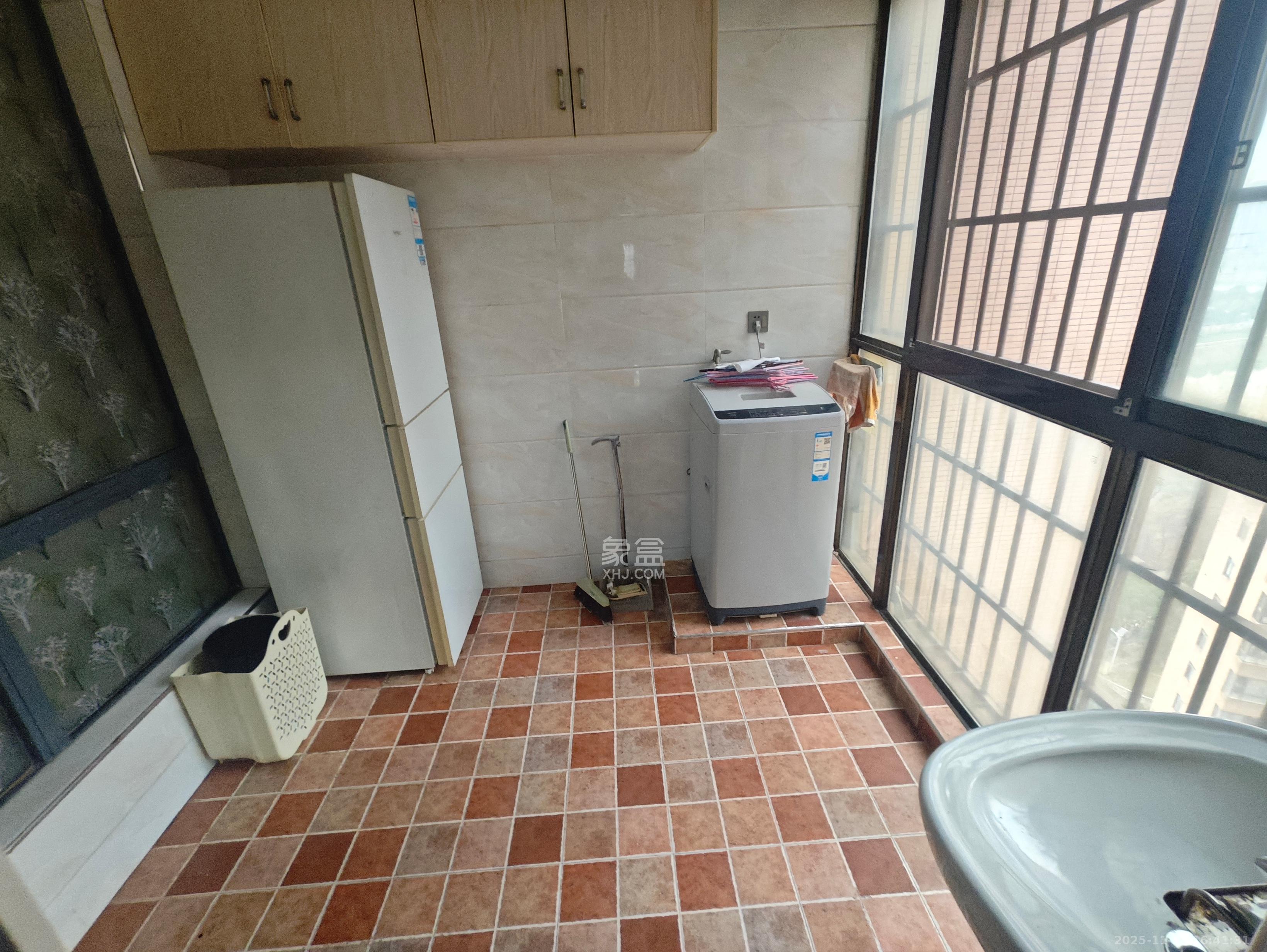 江河双水湾 3室2厅1卫 2400.0元/月 江河双水湾 3室2厅1卫 2400.0元/月室内图