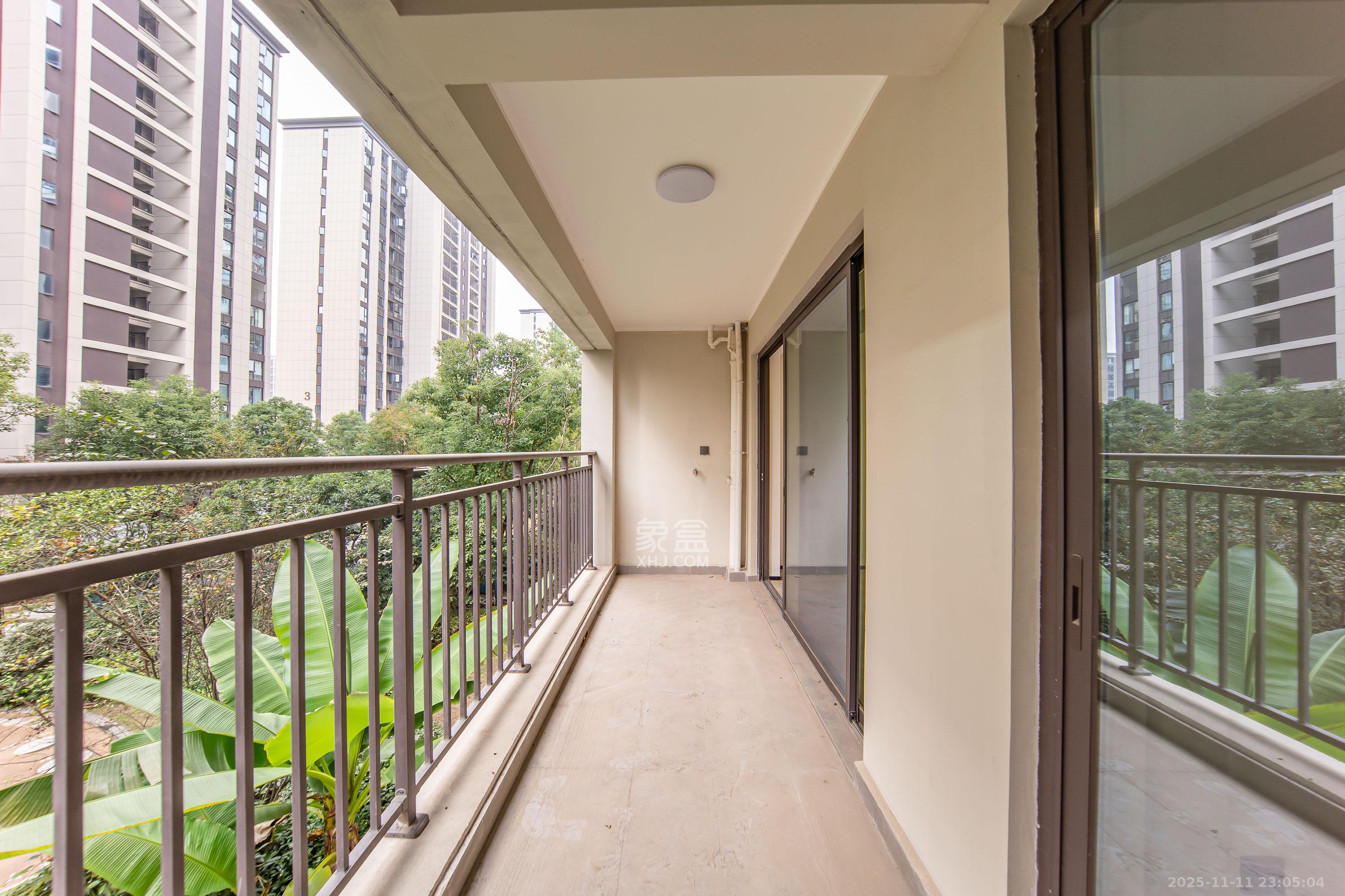 旭辉国宸府 3室2厅2卫 112.0万 旭辉国宸府 3室2厅2卫 112.0万阳台