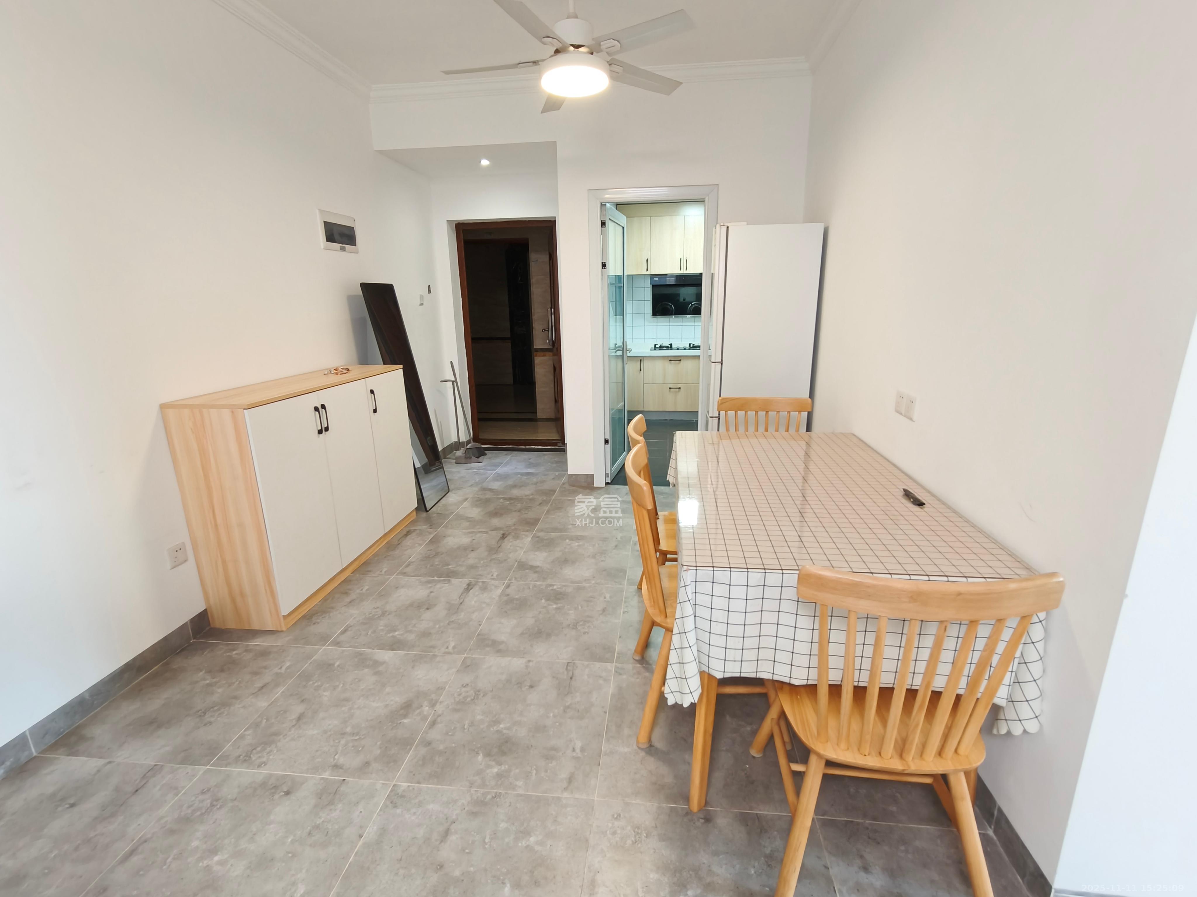 上园商住小区  3室2厅1卫    3200.0元/月室内图